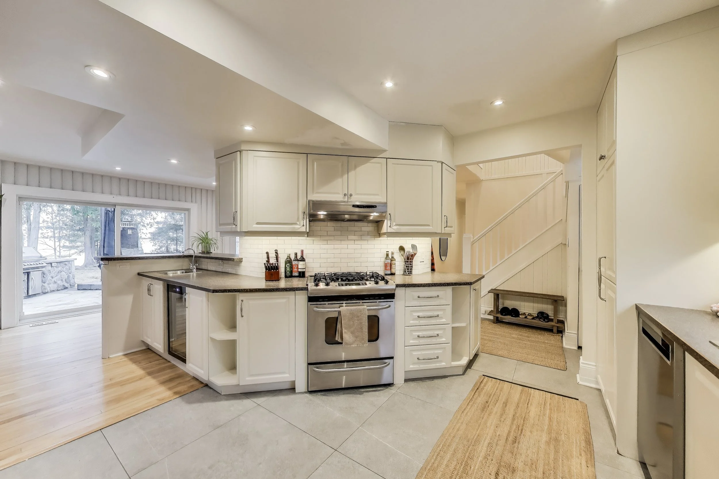 Fully equipped kitchen, featuring modern appliances and ample counter space—ideal for preparing meals after a day of golf or lake activities in Ontario's cottage country.