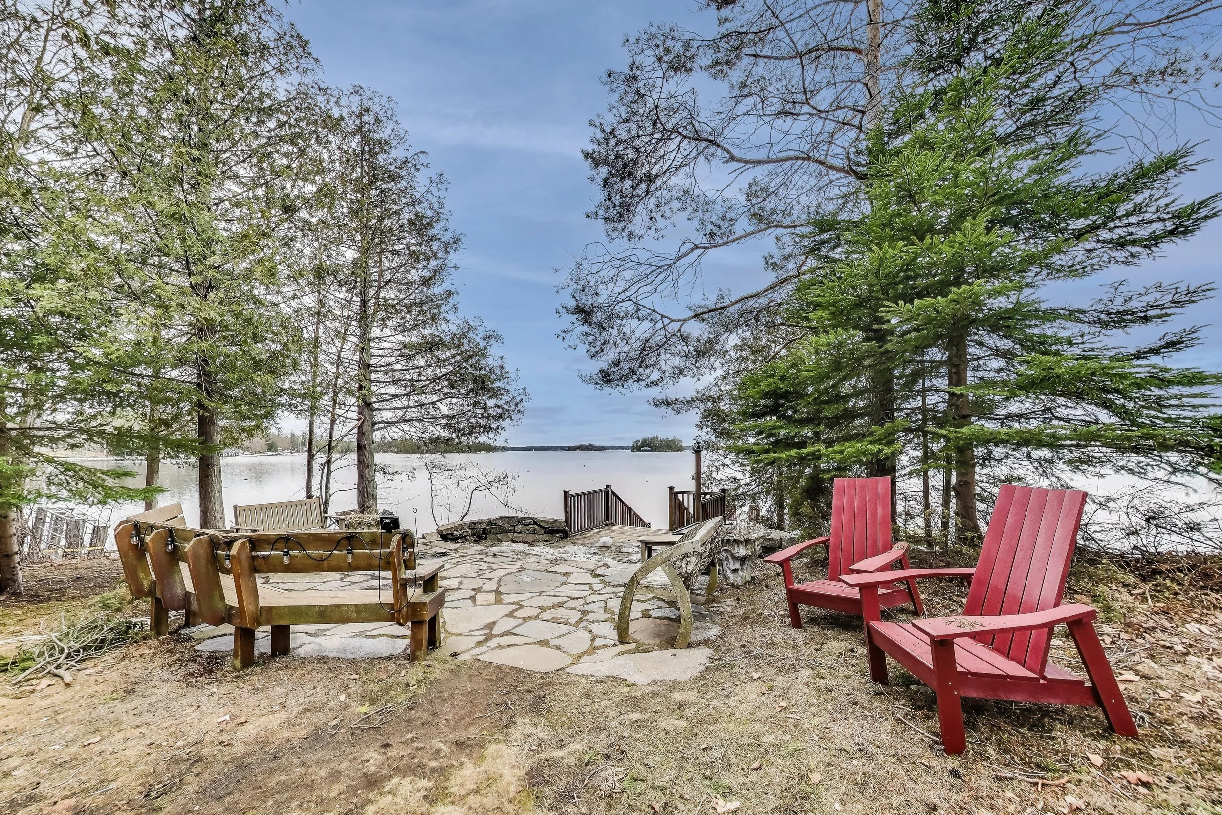 Experience lakefront living at its best, featuring stunning views, a private dock, and easy access to outdoor activities like golf and water sports in Ontario’s cottage country.