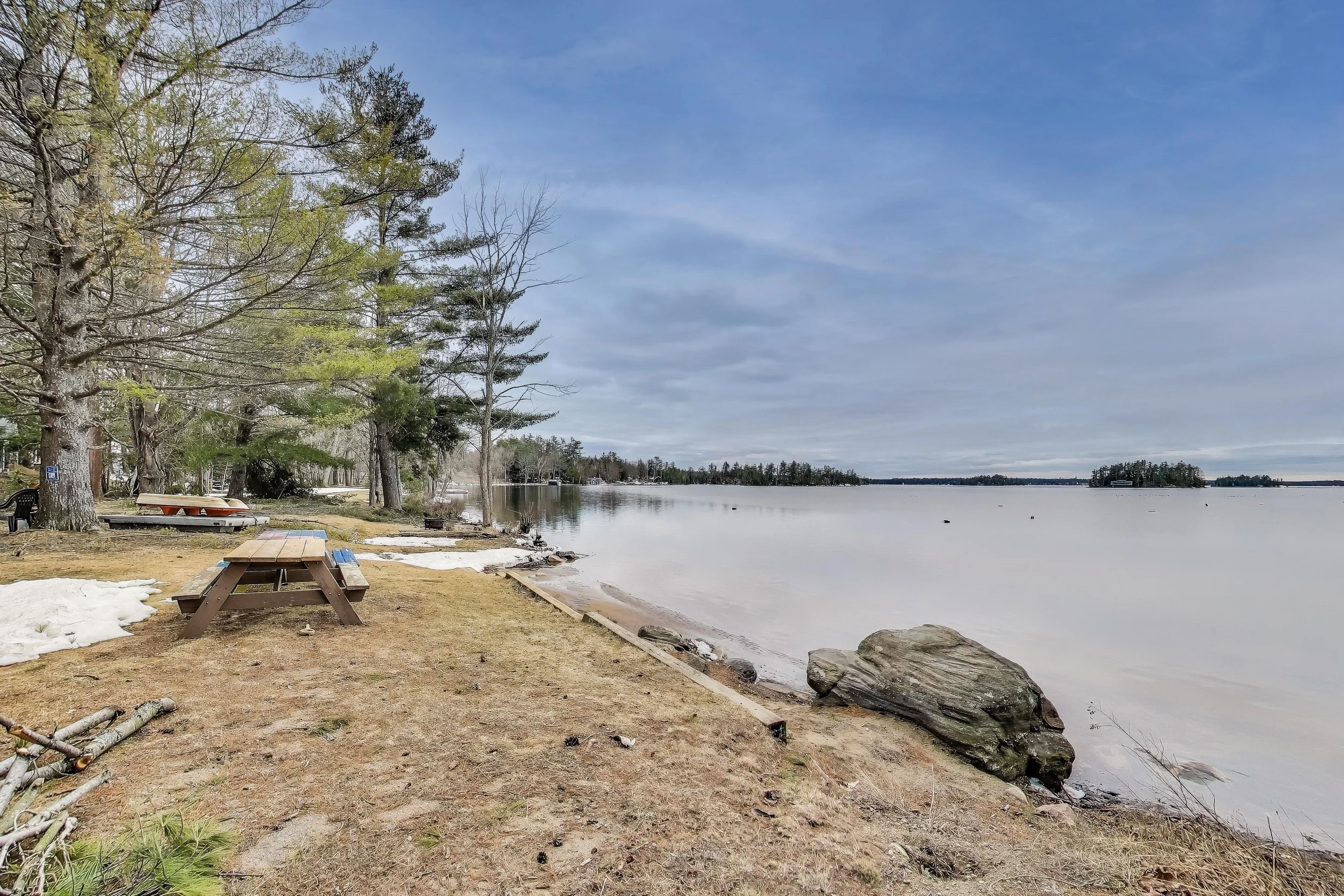 Experience lakefront living at its best, featuring stunning views, a private dock, and easy access to outdoor activities like golf and water sports in Ontario’s cottage country.