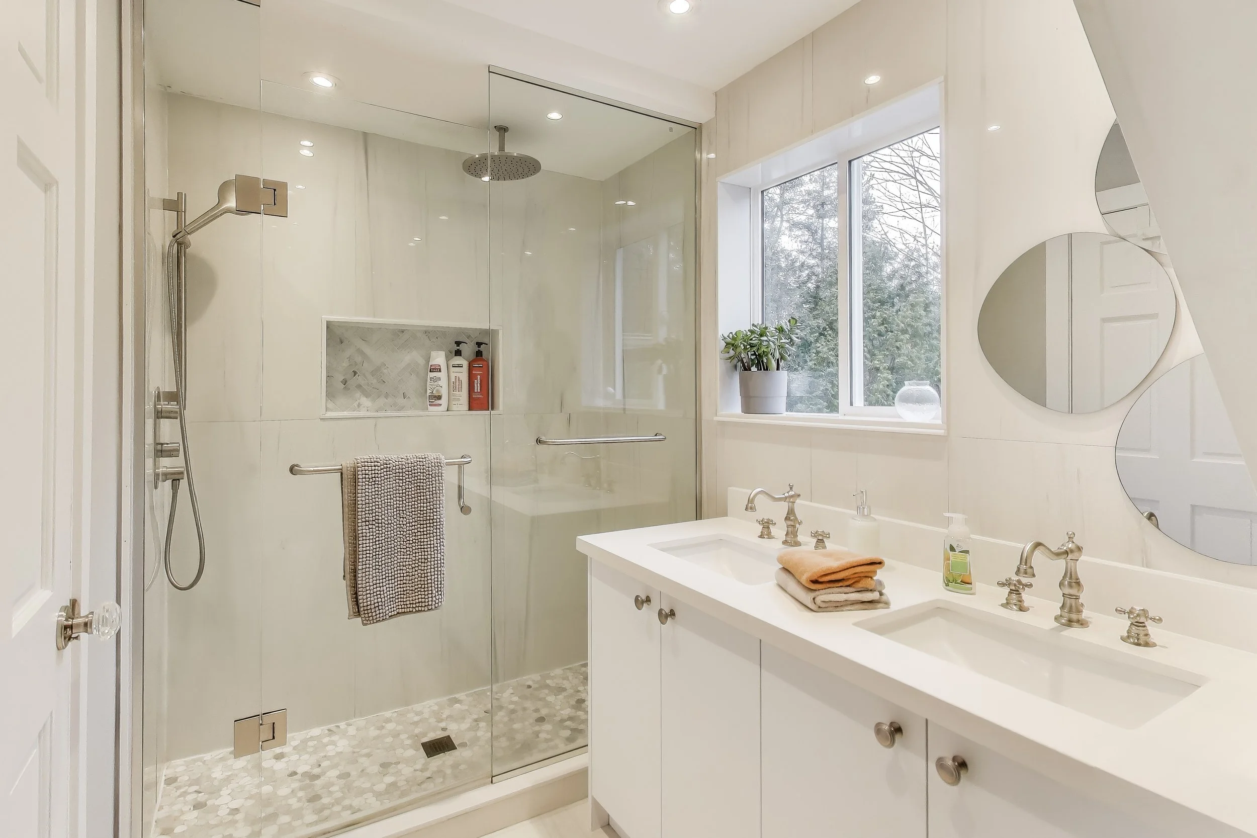 Modern bathroom featuring sleek design and refreshing amenities—perfect for relaxing after a day of golf or enjoying lakefront activities in Ontario’s cottage country.