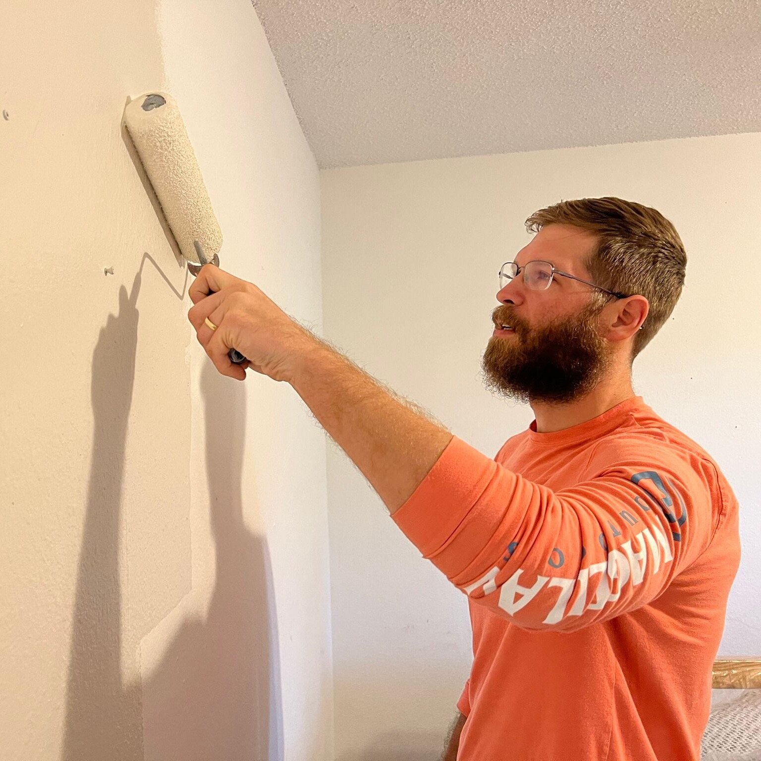 We love seeing volunteers help provide a fresh coat of paint in the bedrooms of the San Marcos Transitional Housing at Southside Community Center!

Find ways you can volunteer at ServeSanMarcos.org 

#smtx #txst #ServeSanMarcos