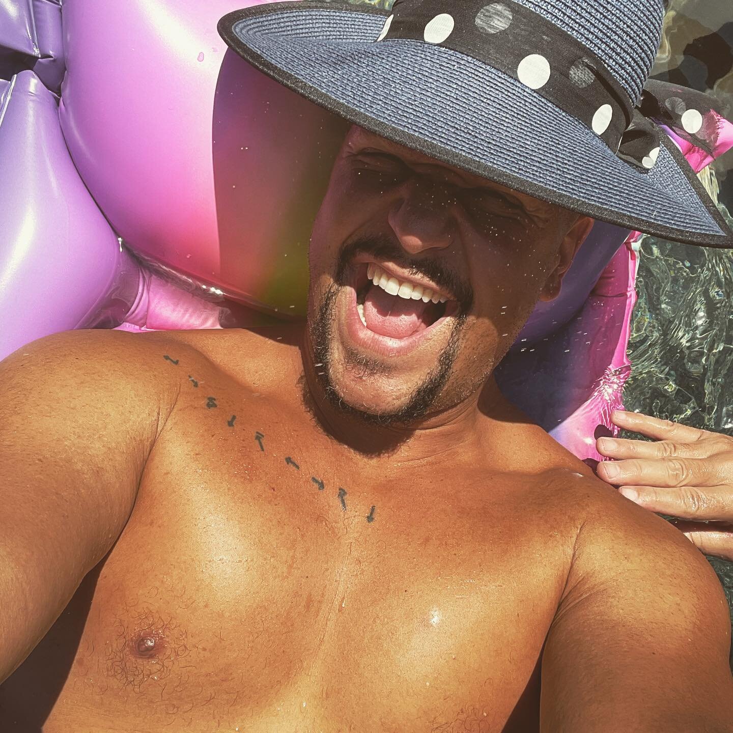 Summer BEGINS!!!! #pridemonth #pride #pride🌈 #poolday #queerpride #facial #bearsofinstagram🐻 #churchhat
☀️
(ps I&rsquo;m at work but dreaming of being back in the pool!)
☀️
pps- that hand splashing me is &hearts;️ @rosiere1972