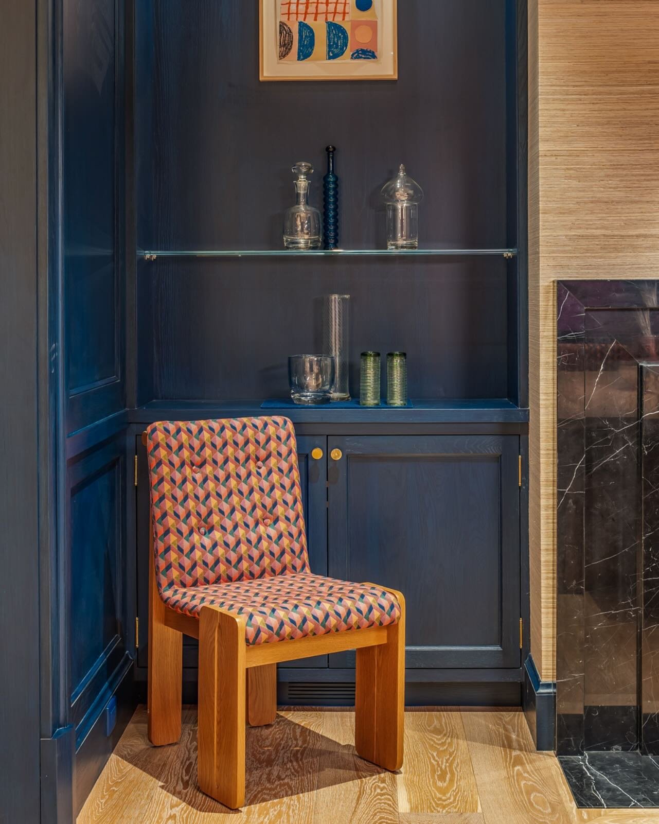 We love a custom chair moment 🤌🏼

#westsidela #upholsteredchair #chairupholstery #interiordesigninspiration #lainteriors #lainteriordesigner #customchair #customfurniture