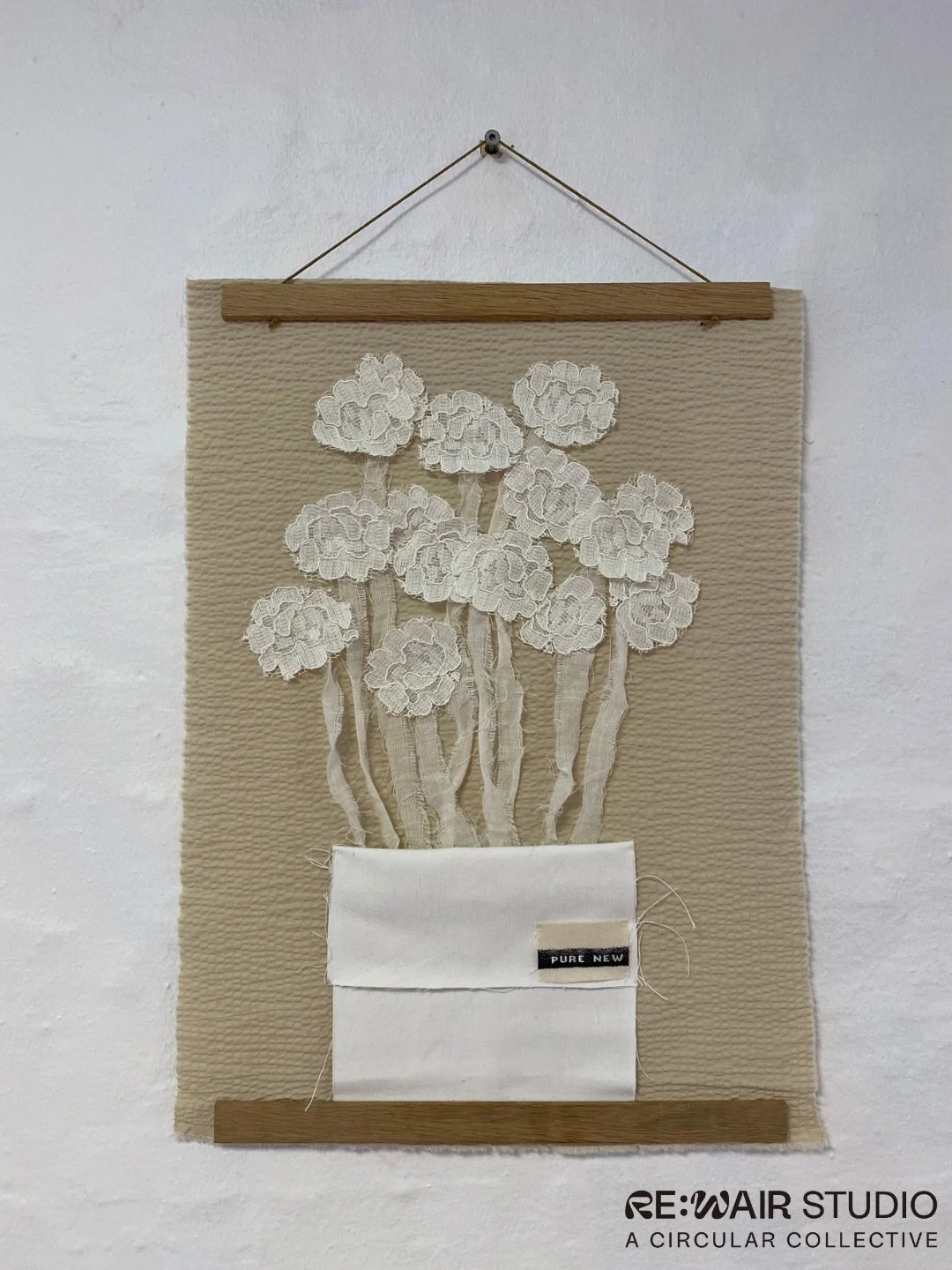 D. 22. marts holder vi en workshop i @frbcshopping i @rewair_studio, i forbindelse med Blomsterfestivalen 2026, hvor du kan lave dit eget personlige upcycled blomster tekstil v&aelig;goph&aelig;ng!! L&aelig;s mere om det og find din billet p&aring; r