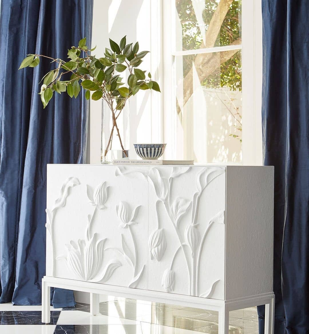 Our latest design crush is this ornate chest @bakerfurniture inspired by the style and beauty of a botanical arrangement created in a matte white plaster sculpted form.
Reposted from @bakerfurniture #thebakerluxecollection #designer #furniture #inter