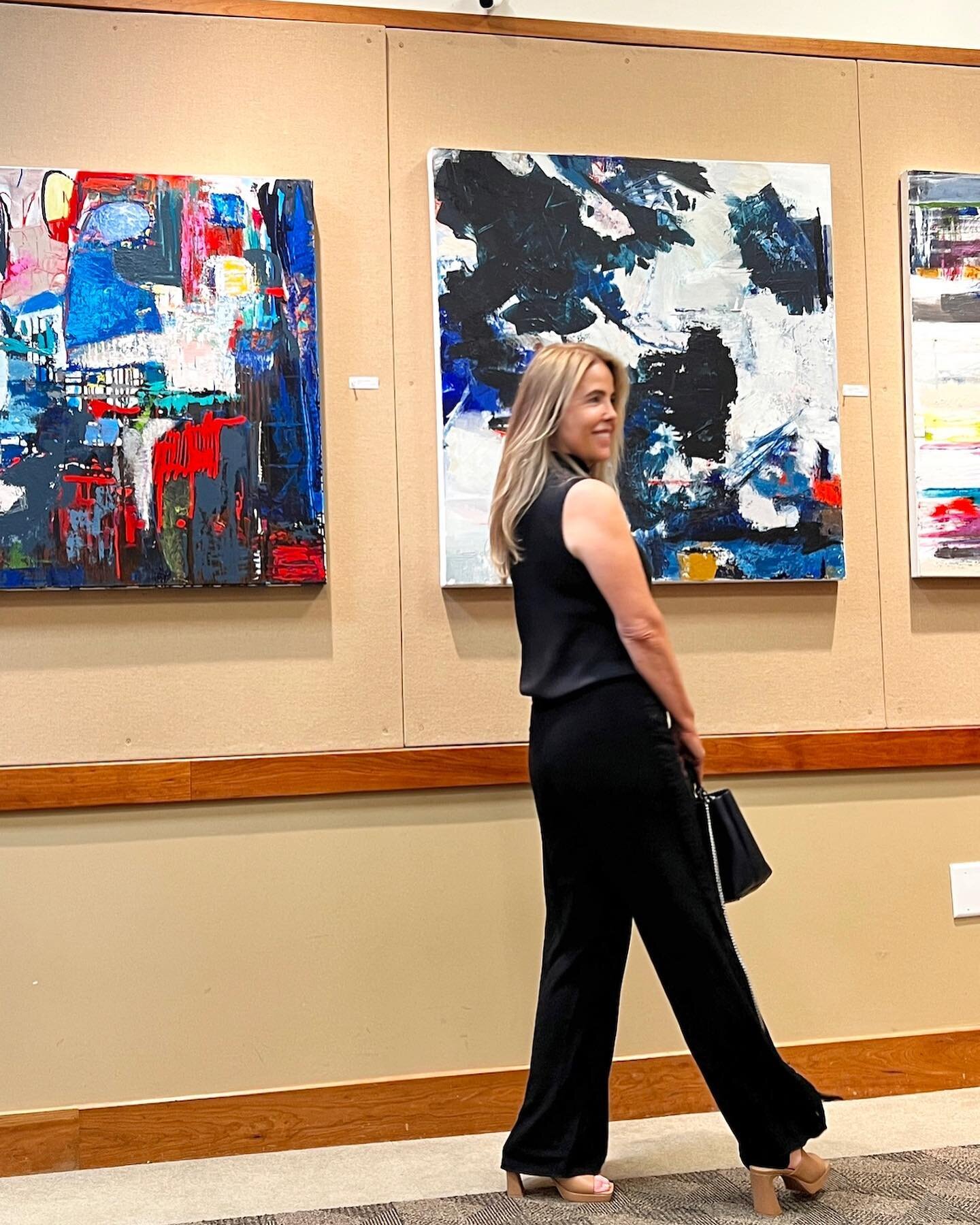 At my solo exhibition with some of my paintings. 
@gwlibrary Cos Cob till July 1st

#colorfulabstractart #supportfemaleartists #bigcanvasart #newabstract #anelisaart #anelisacalmet #abstracto #abstraktekunst #artgallerynyc #artandfashion #singulart #