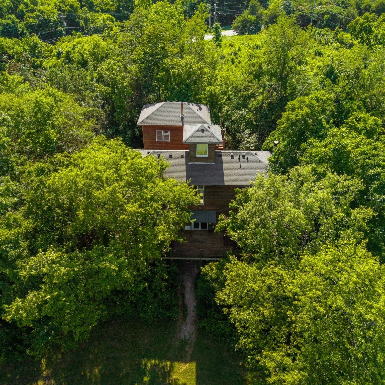 JUST SOLD!!

| 7857 River Road Pike
Nashville, TN 37209

4 Beds | 3.5 Baths | 5.61 Acres

Even in a slower market, thoughtful preparation, strategic positioning, and strong marketing helped this extraordinary riverfront property go under contract in 