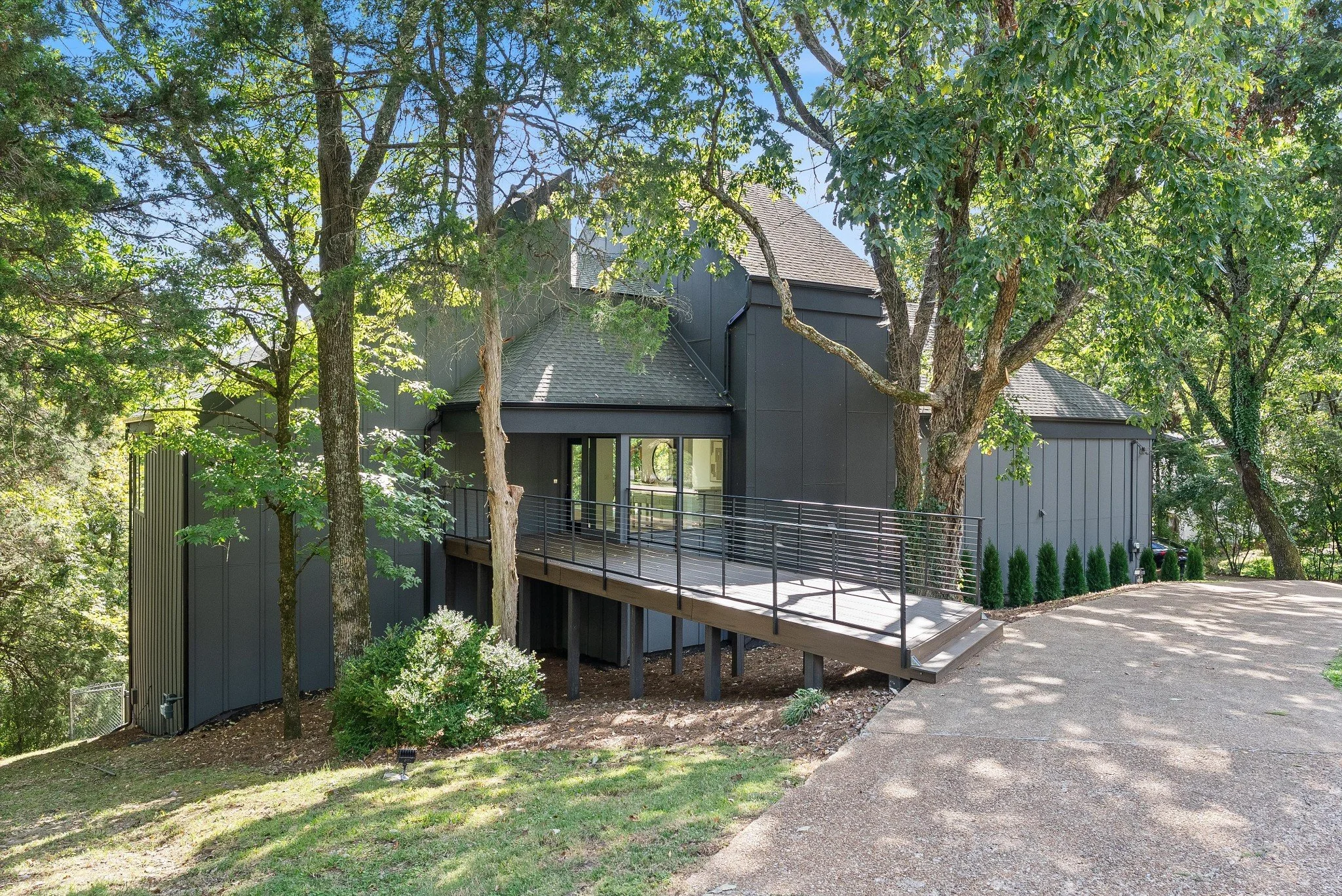 🌿 Modern Brentwood Retreat in the Trees 🌿

Completely reimagined in 2025  just minutes from Radnor Lake

👉Vaulted ceilings + walls of glass
👉4 BR | 3 BA | Massive rec room | Oversized garage
👉New hardwoods + designer finishes
👉Multiple decks wi