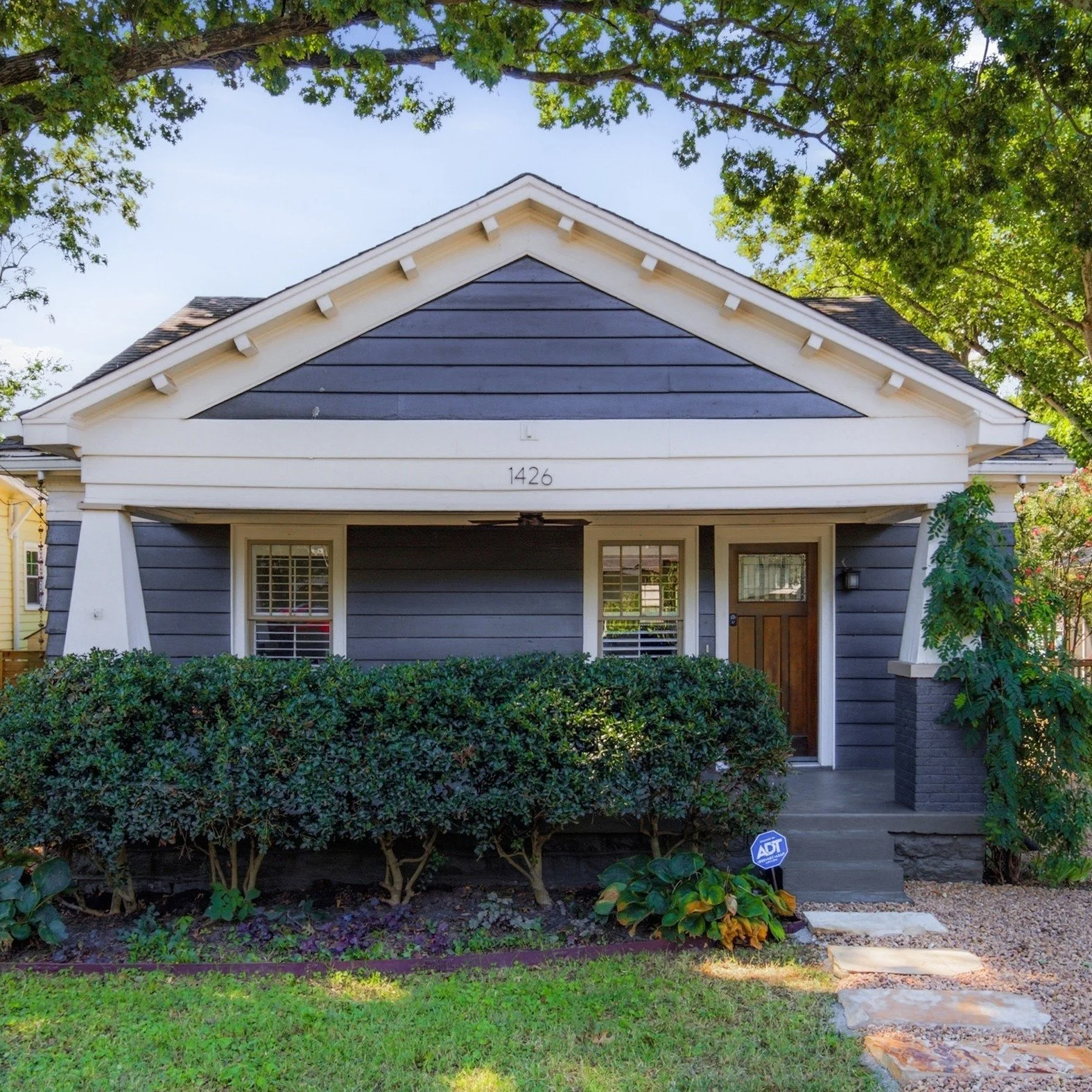 COMING SOON | Eastwood Neighbors | East Nashville

1426 Greenwood Ave
Nashville, TN 37206
3 Beds, 2/1 Baths, 2400 SqFt
$950,000

A beautifully renovated 1930 bungalow in one of East Nashville's most sought-after neighborhoods.

 Highlights:
&bull; 🛏