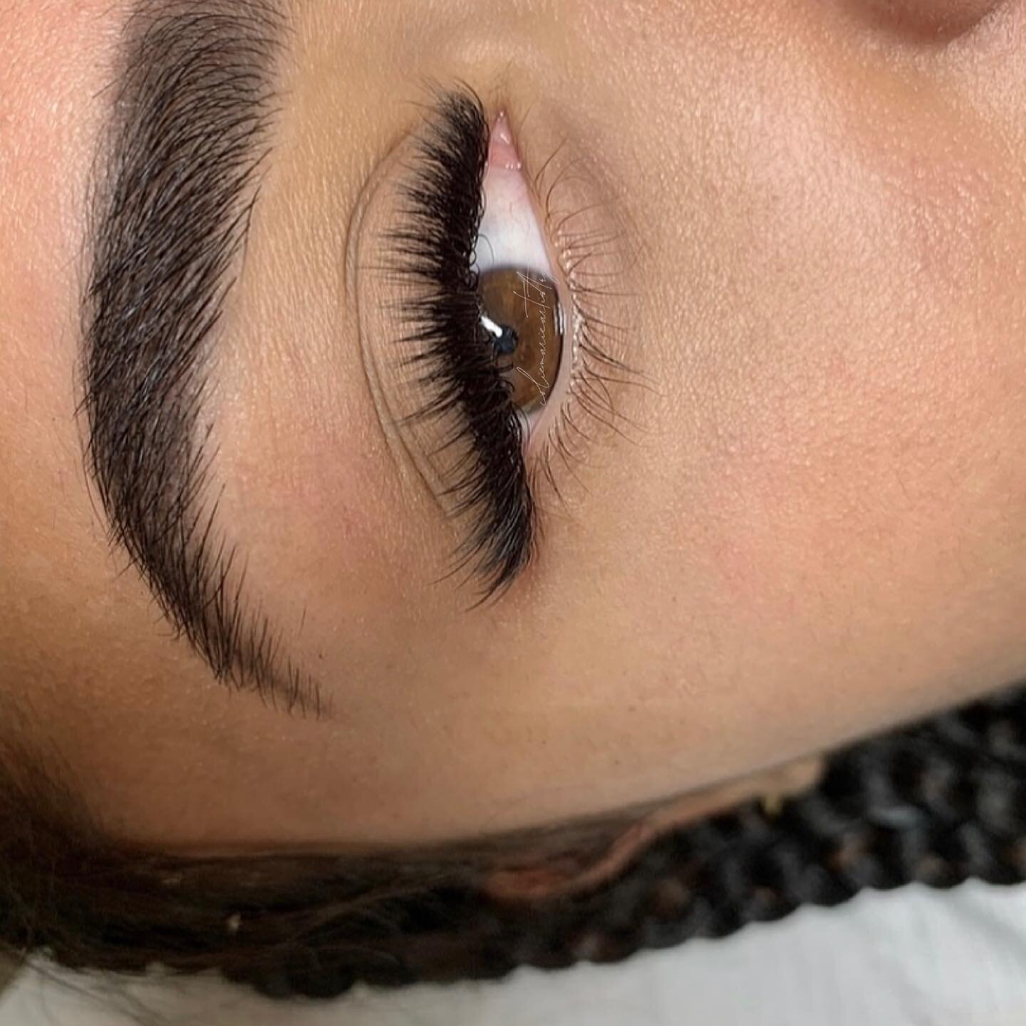 Long time no see everyone! I&rsquo;m back from maternity leave March 9th. Online booking now open! 💜.
.

M&Xi;G&Lambda; VФŁUM&Xi;  Ł&Lambda;SH&Xi;S

Textured Mega Volume lashes with layered spikes. Really loving this look. Using ☠️
@lashboxla 
.
8mm