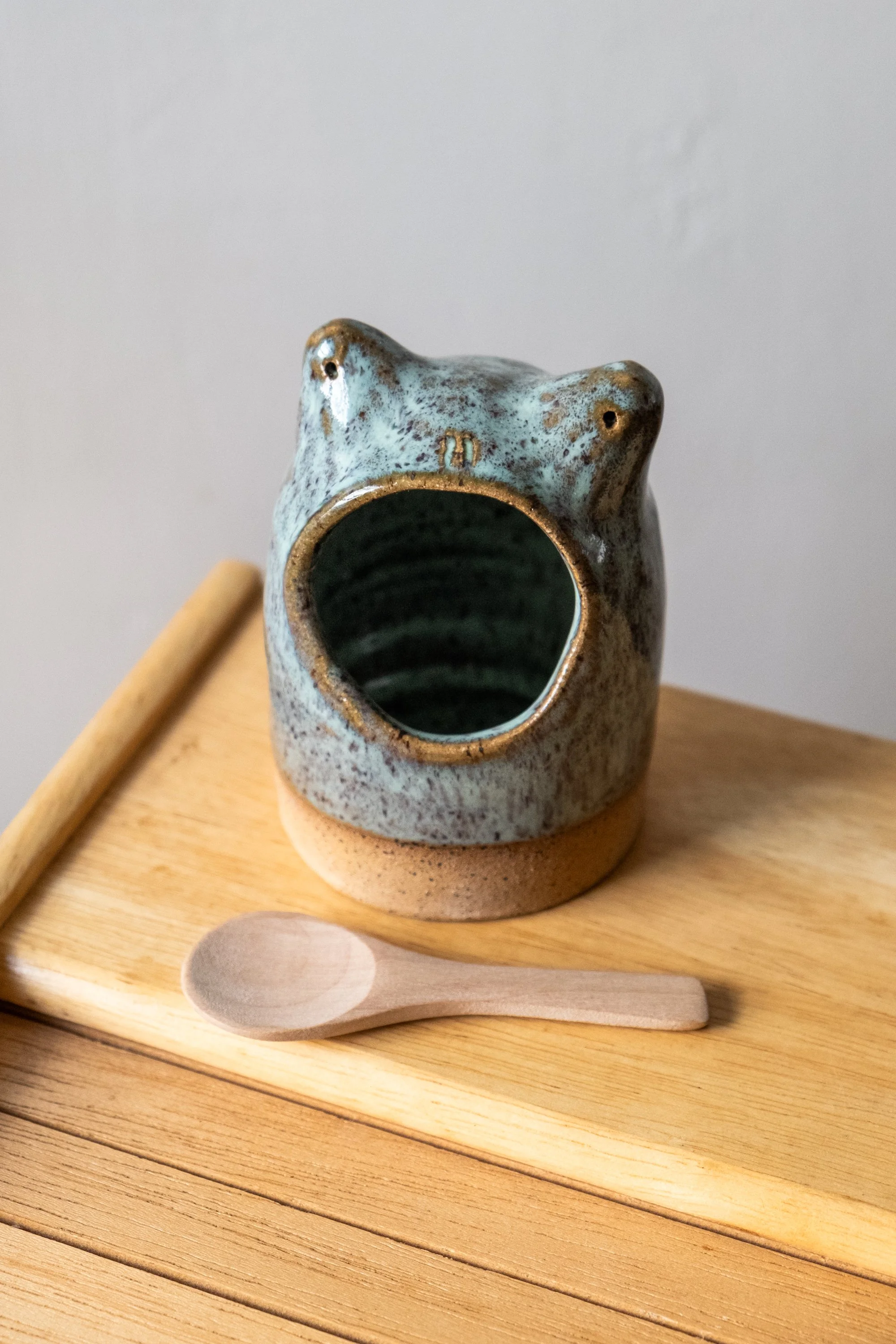 Peacock Froggy Salt Cellar 1
