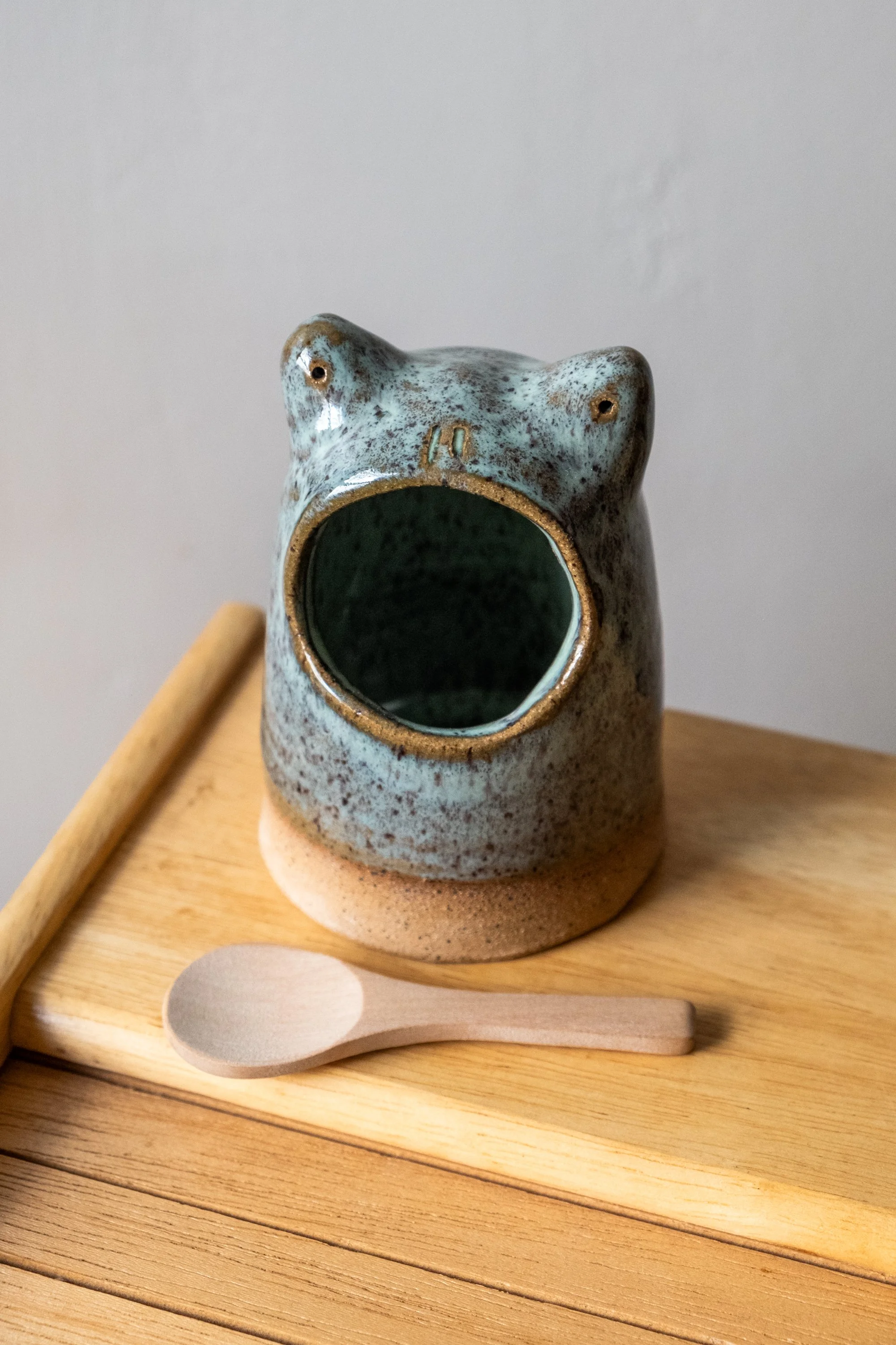 Peacock Froggy Salt Cellar 3