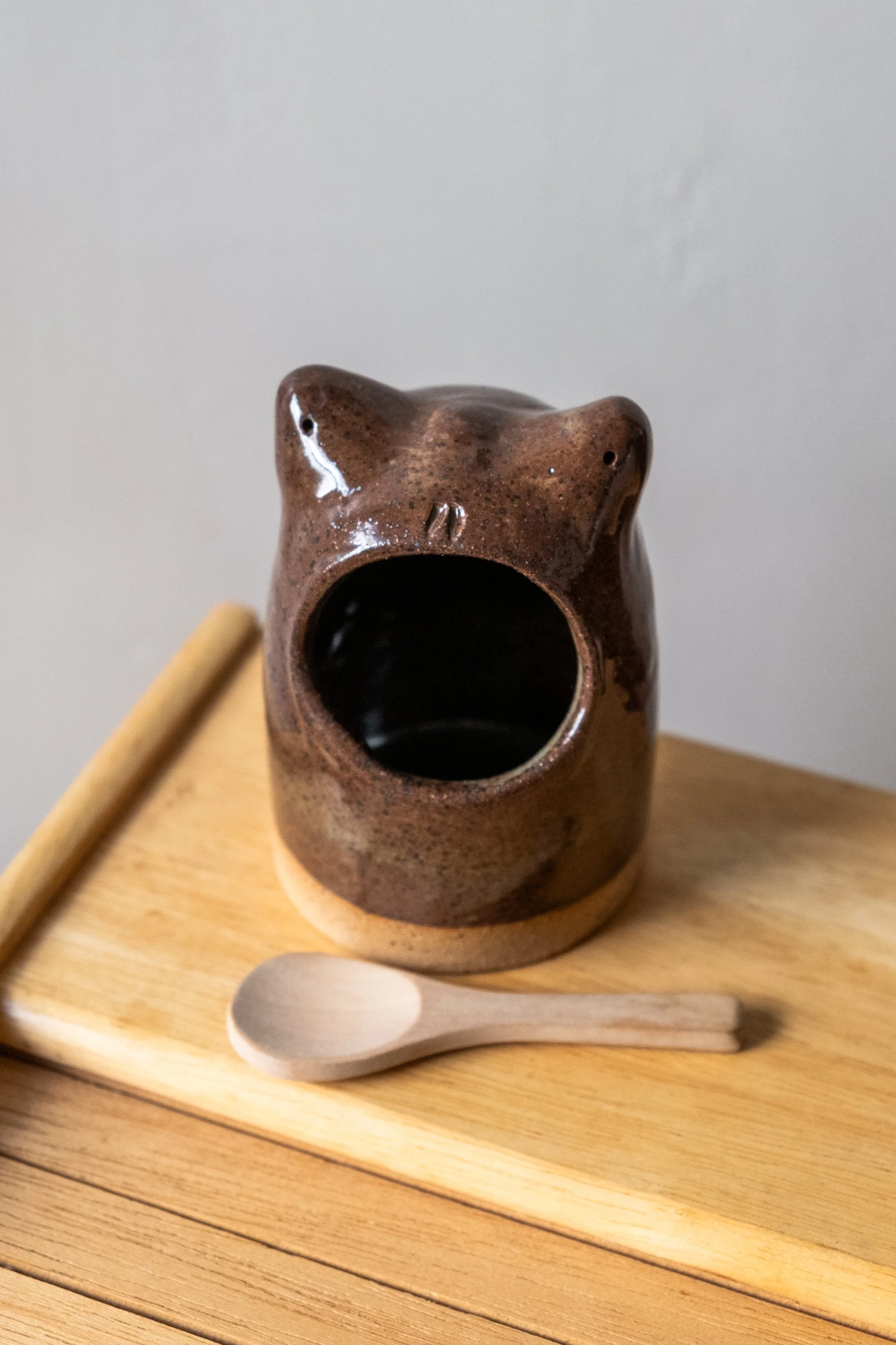 Glossy Brown Froggy Salt Cellar
