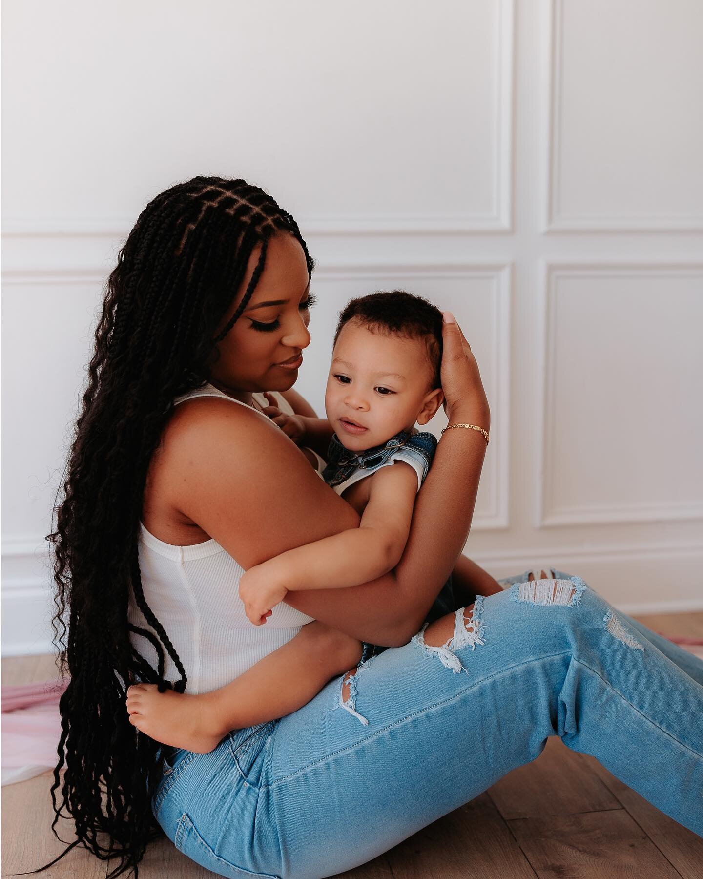 I&rsquo;ve met so many beautiful mamas this season, I&rsquo;m forever grateful you chose me to capture these sweet still moments for you and your babies 🤍

#dfwphotographer #dfwmaternityphotographer #dfwmotherhoodphotographer #dfwmommyandme #mommyan