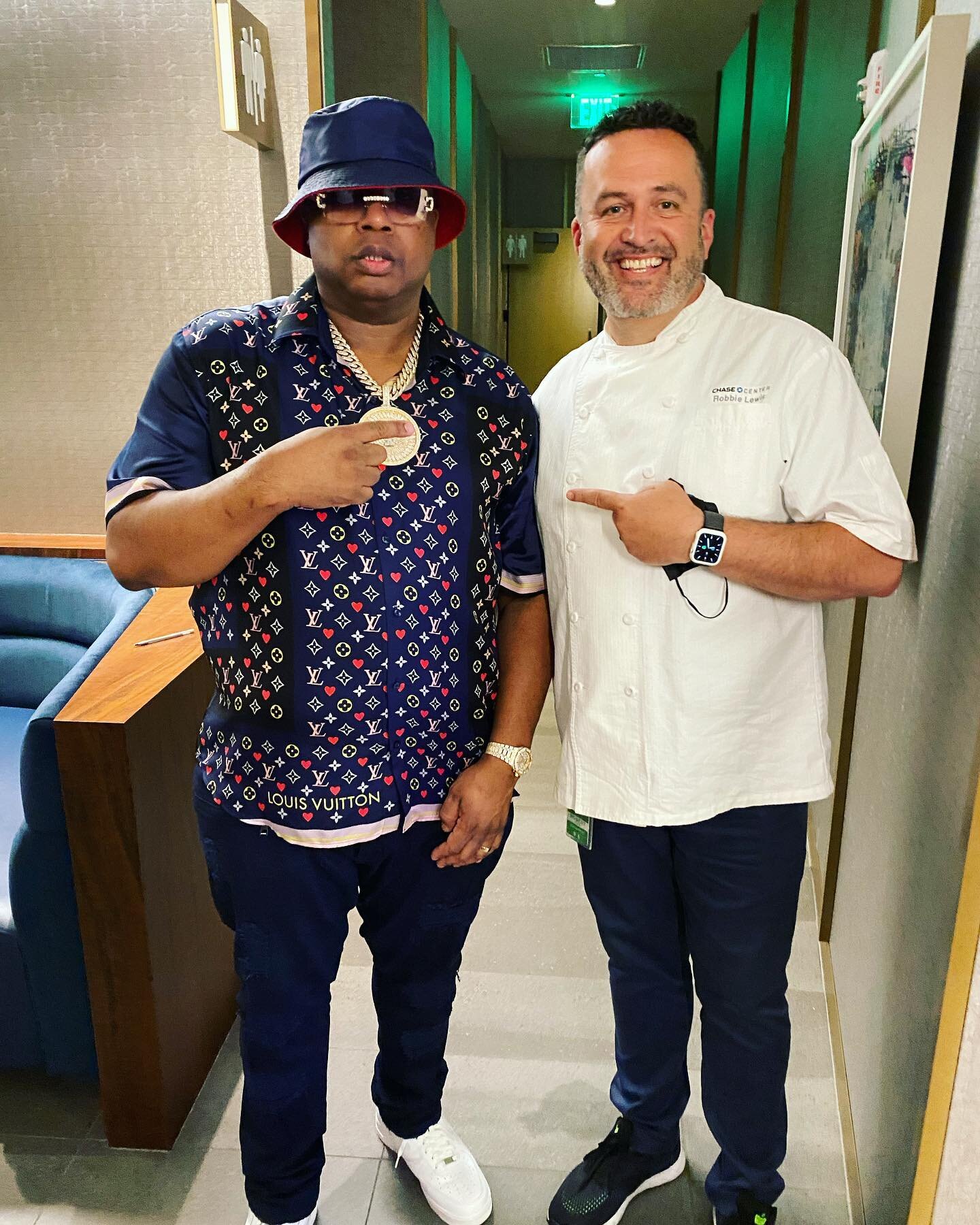 Just checking in with #DubNation&lsquo;s own, @e40, on what #culinarymagic he has in store for us 🔥

#bayarea #goodeats #culinaryfamily #chasecenter #nbafinals #tasteofchasecenter