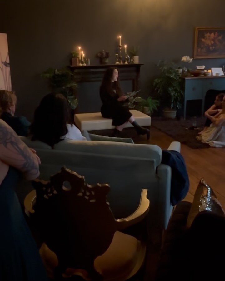 On Friday the 13th, @jendeanboudoir gifted me the opportunity - and honor - of being a storyteller at her 25 Years in Business Celebration, The Hearkening 🖤

Given the chance, I did what came to mind naturally:

I told my first ghost story. 

One in