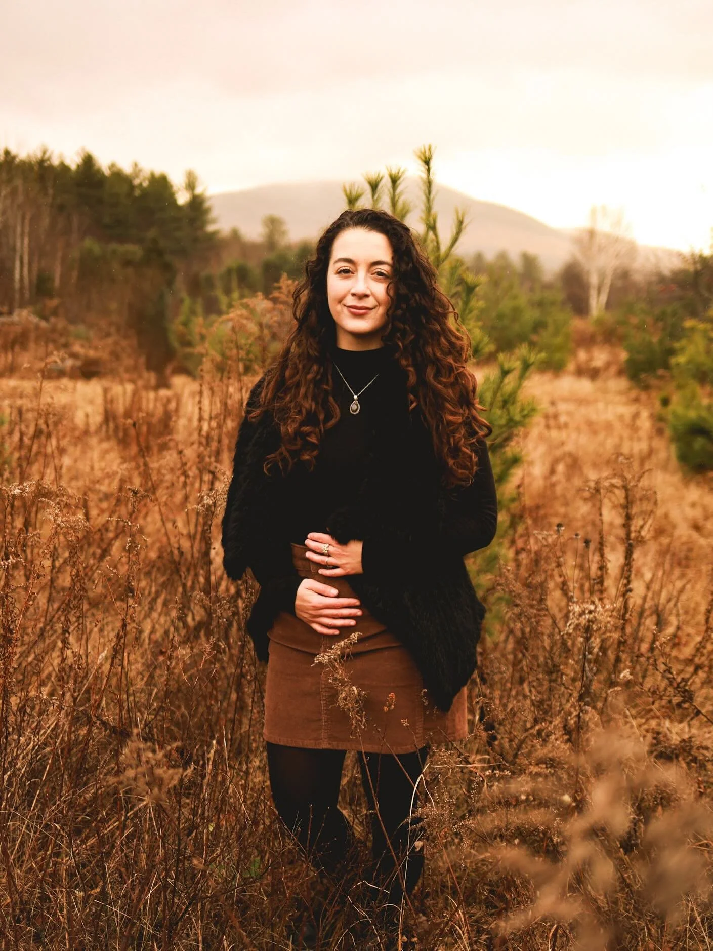 The real reason I&rsquo;ve been quiet on here&hellip;I&rsquo;m pregnant! 

Evan &amp; I are OVERJOYED to be growing our family with a baby BOY due June 2026!! 😍🐎

Knowing how fiercely Raven &amp; Avalon love each other, nurturing anything they can,