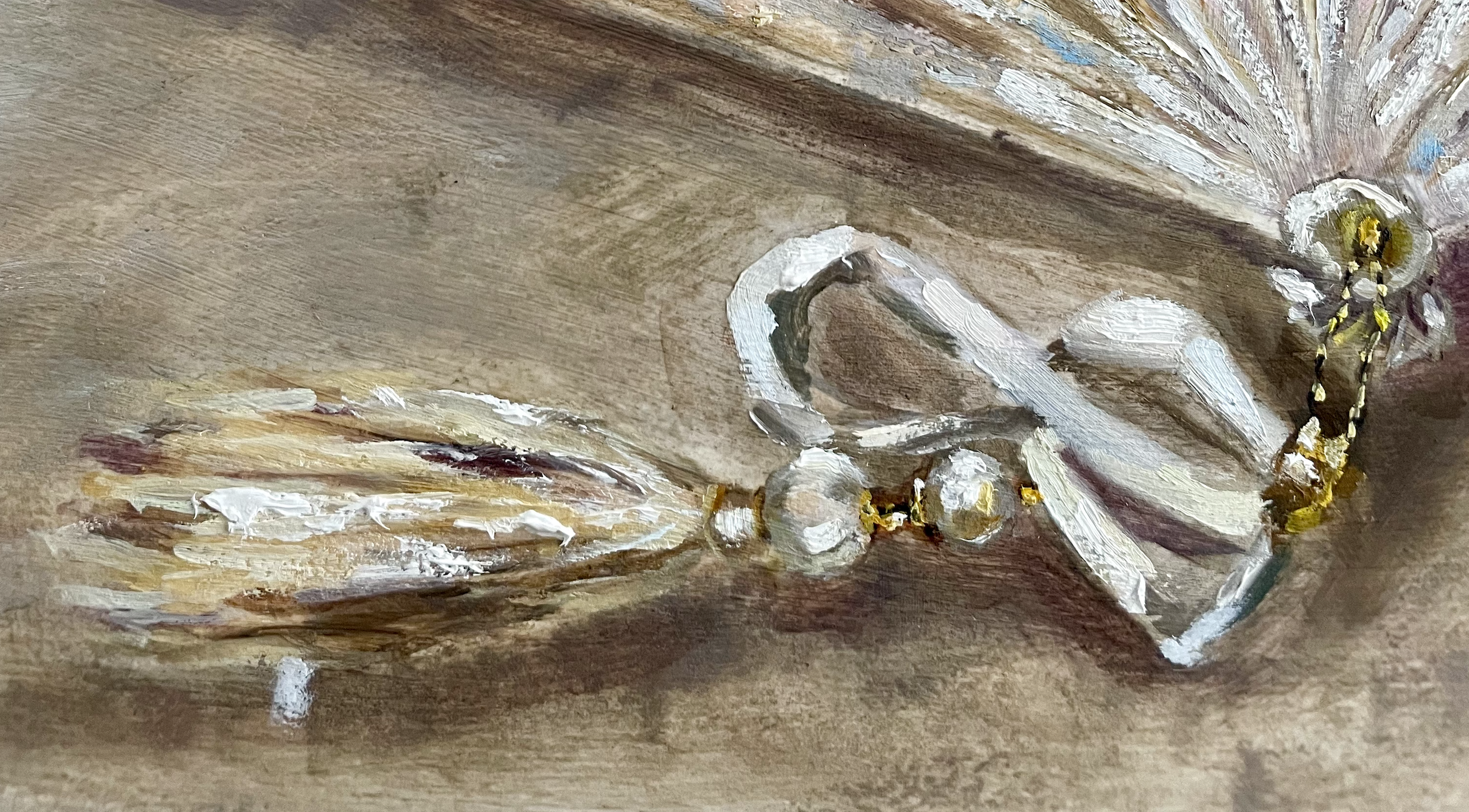 pearl-detail-painting-fan.png