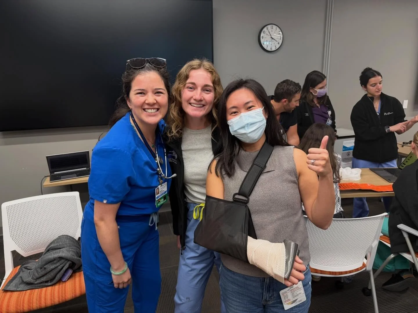 Splinting workshop taught by Maya (PGY2), Caroline (PGY3), Dr. Andrade, and Dr. Gallardo! We had so much fun learning different splinting techniques for different injuries 🩼