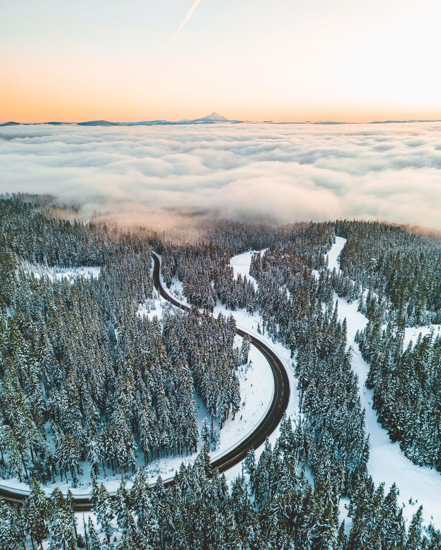 Wandering in the mountains
.
Was met with some dream conditions last week in the mountains. Heading up everything looks clouded in but as we got up there we saw breaks in the clouds. Had to get above them and I&rsquo;m glad we did!!
.
Shot on @djiglo