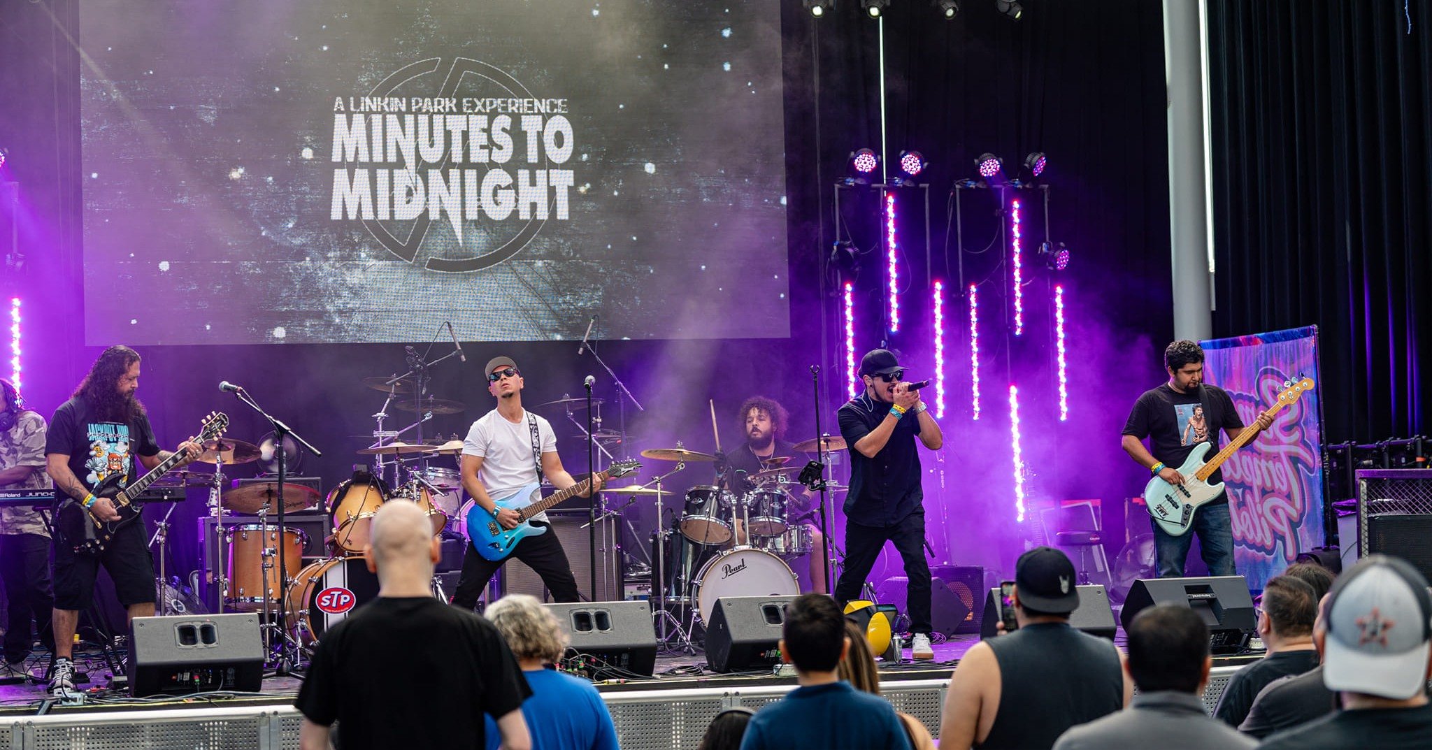 🎸 Join us for a special Mother's Day Edition Sunday Funday at Warehouse Live Midtown with Minutes To Midnight, Stellar, Paraleaf. Doors at 2pm with the show starting at 3pm. Get your FREE GA Tickets before tomorrow at warehouselivemidtown.com 
.
.
#