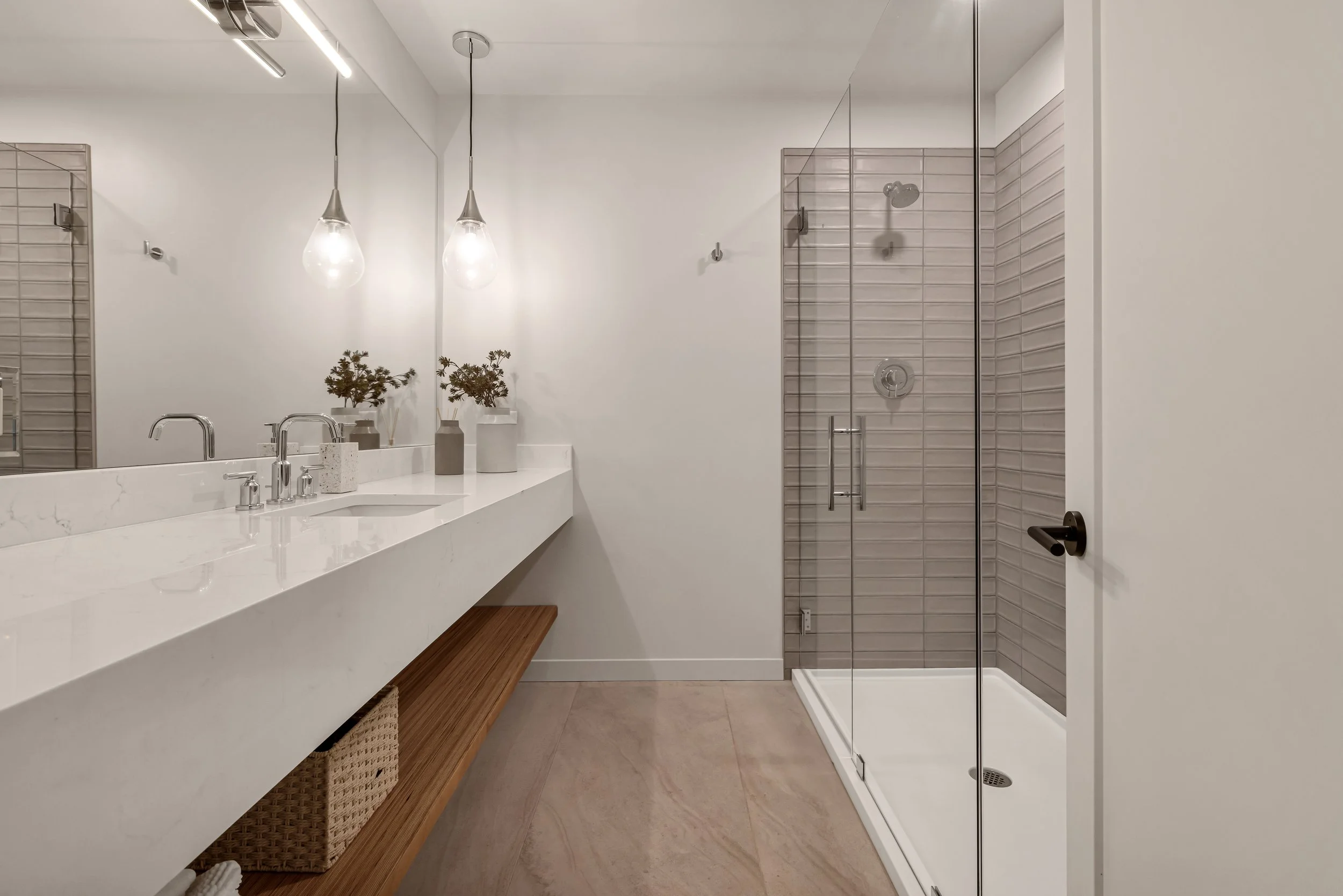 B up shared bath .jpg