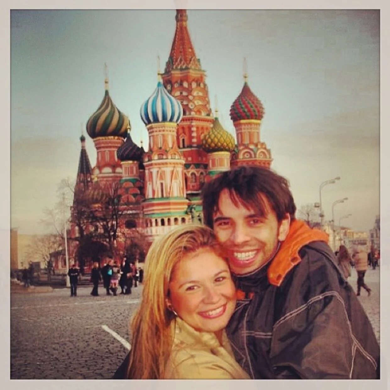 Meu amor! Já estamos nas primeiras horas do seu aniversário! Hoje é o dia de louvar e agradecer a Deus pela sua vida, e meu agradecimento é especial porque Ele me proporcionou a alegria de dividir essa jornada do seu lado!