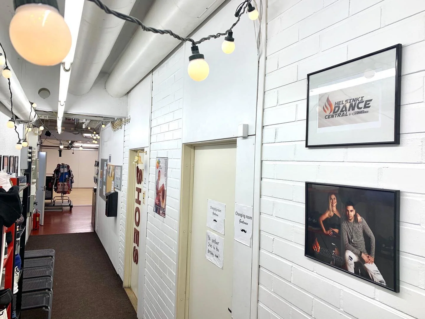 Welcome to HELSINKI DANCE CENTRAL.  Definitely the best place to start dancing in Helsinki! 
We have 3 rooms that can be flexibly combined into two or one big room of 220m2.
Weather it’s for practicing or for commercial use, we have times avail