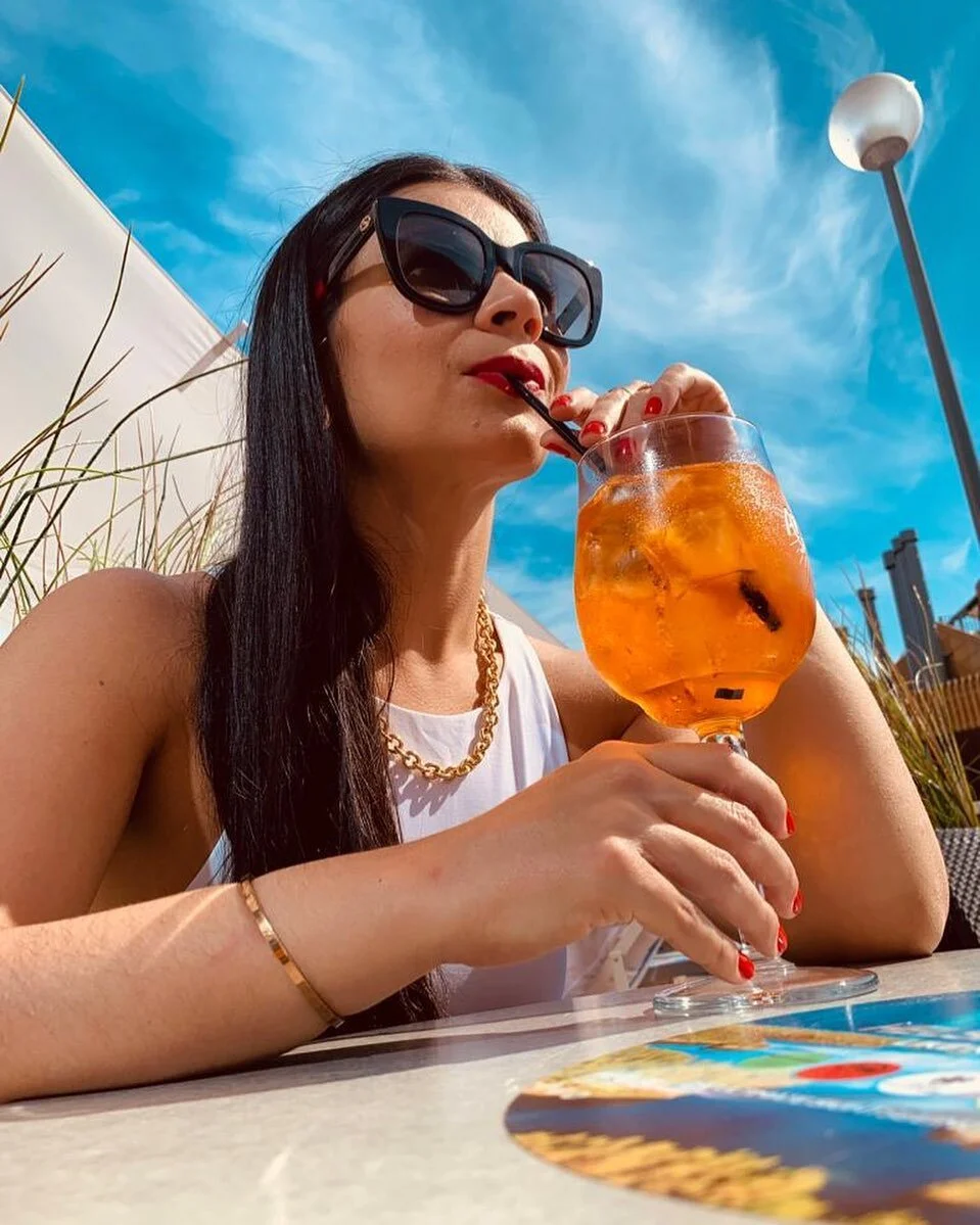 Tirando a teia de aranha desse feed, né? Quem mais ama o verão???
O verão Finlandês é quente, com muita coisa pra fazer e aproveitar! 
E a gente ama!! 
#europe #europesummer #summer #summervibes #verãoeurope