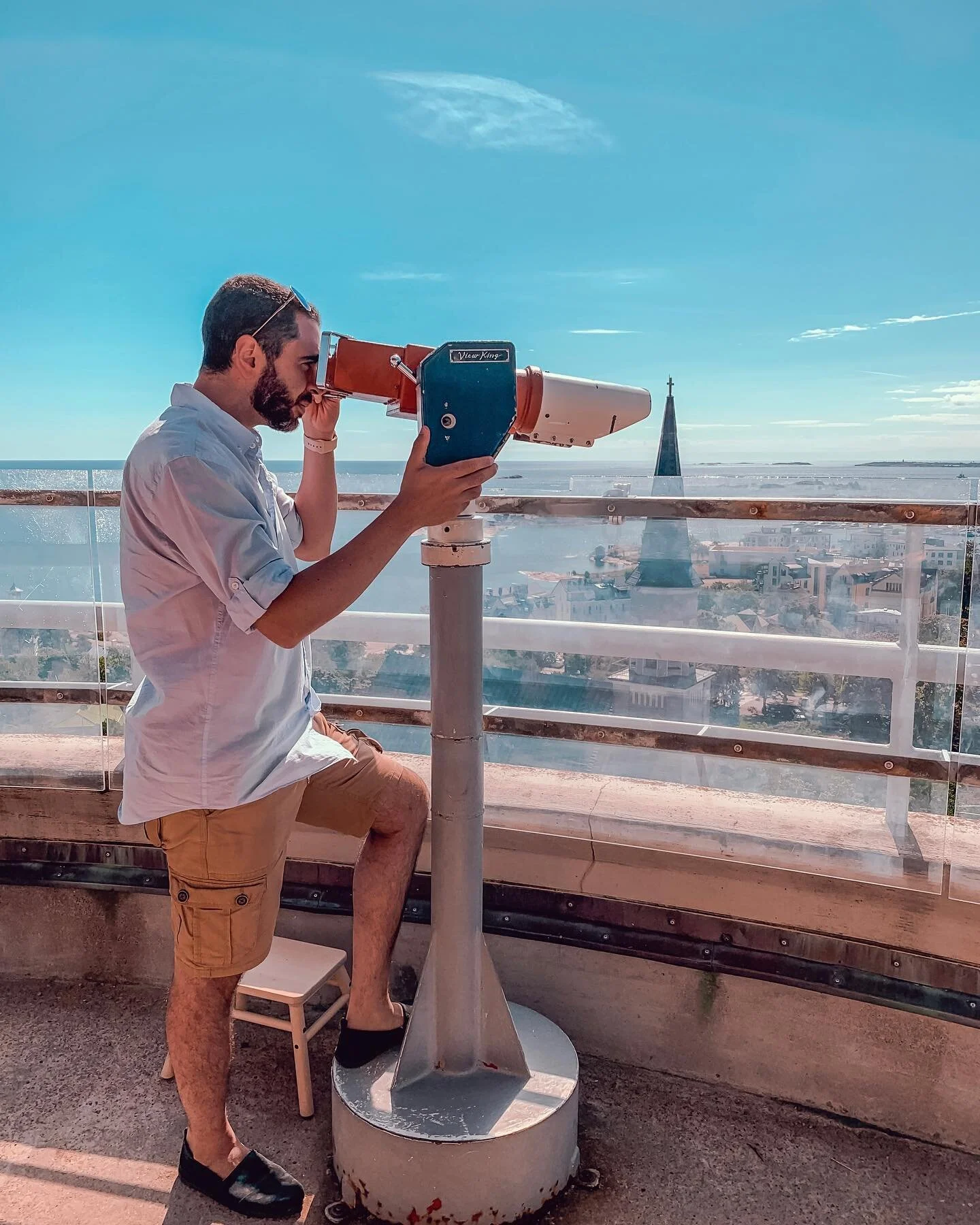 Feeling on top of the world (or at least the city of Hanko)! 🤣 🇫🇮 #ViewsFromTheTower #HankoCity #travelphotography #photooftheday #cityescape #WaterTowerVibes #FinnishSummer #CityScape #ScenicViews #freddypreset #traveltheworld #Wanderlust #Travel