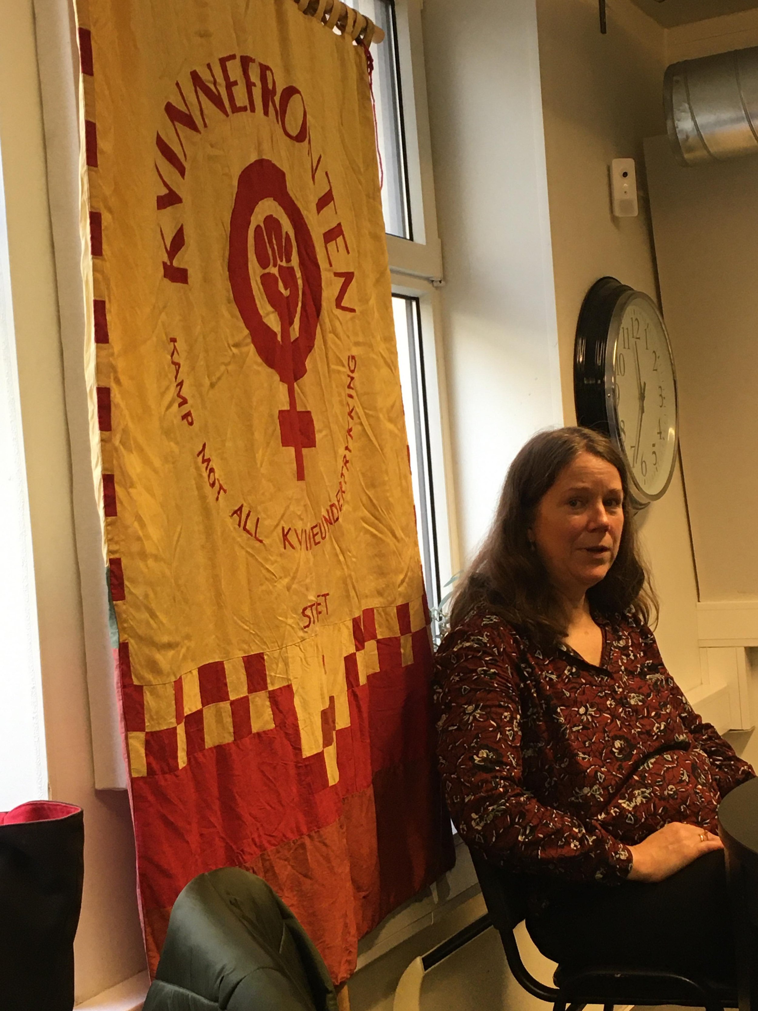 Katrine Fangen holder innledning om kjønn og retorikk på ytre høyre