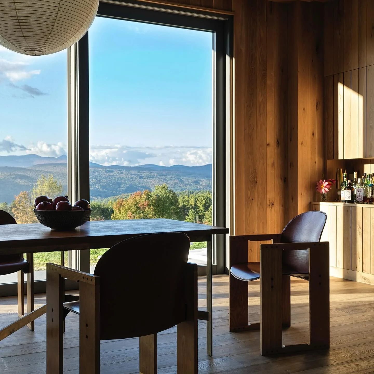 Dining moment from our Vermont Project featured in @archdigest.

Photographer: @chrismottalini
Story by:
@willsperos 
@zoesessums