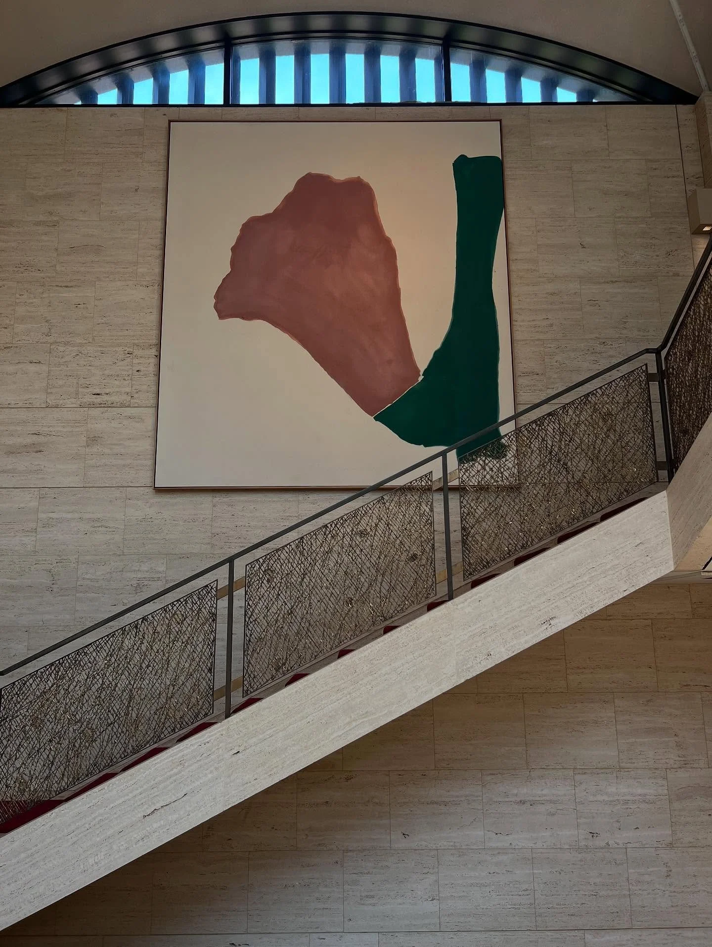 A visit to the @kreegermuseum when in DC last weekend left us wildly inspired. It is a museum in a house designed by Phillip Johnson and Richard Foster for Carmen and David Keeger in 1963.
Johnson and Foster elegantly juggled their client&rsquo;s req