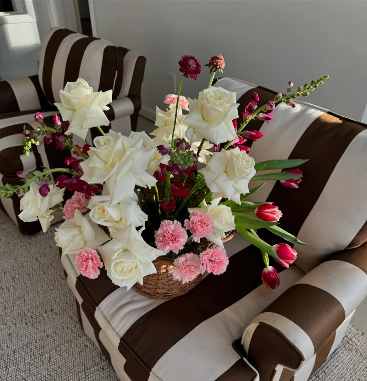 Valentine&rsquo;s Day arrangements are available in three convenient sizes, which in her mind are directly proportionate to how much you love her. Link in bio to order! 🩷🦴 Go on, get it over with! 

@synergywsnc members enjoy 10% off your order wit