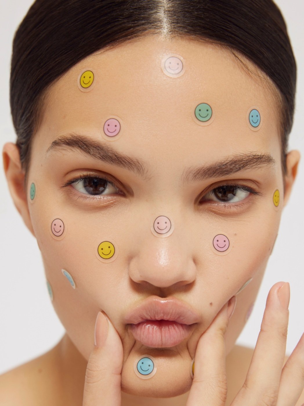 The best super cute smiley face pimple patches for acne prone skin. Get rid of blemishes and breakouts with hydrocolloid and 1% salicylic acid. Restored skincare