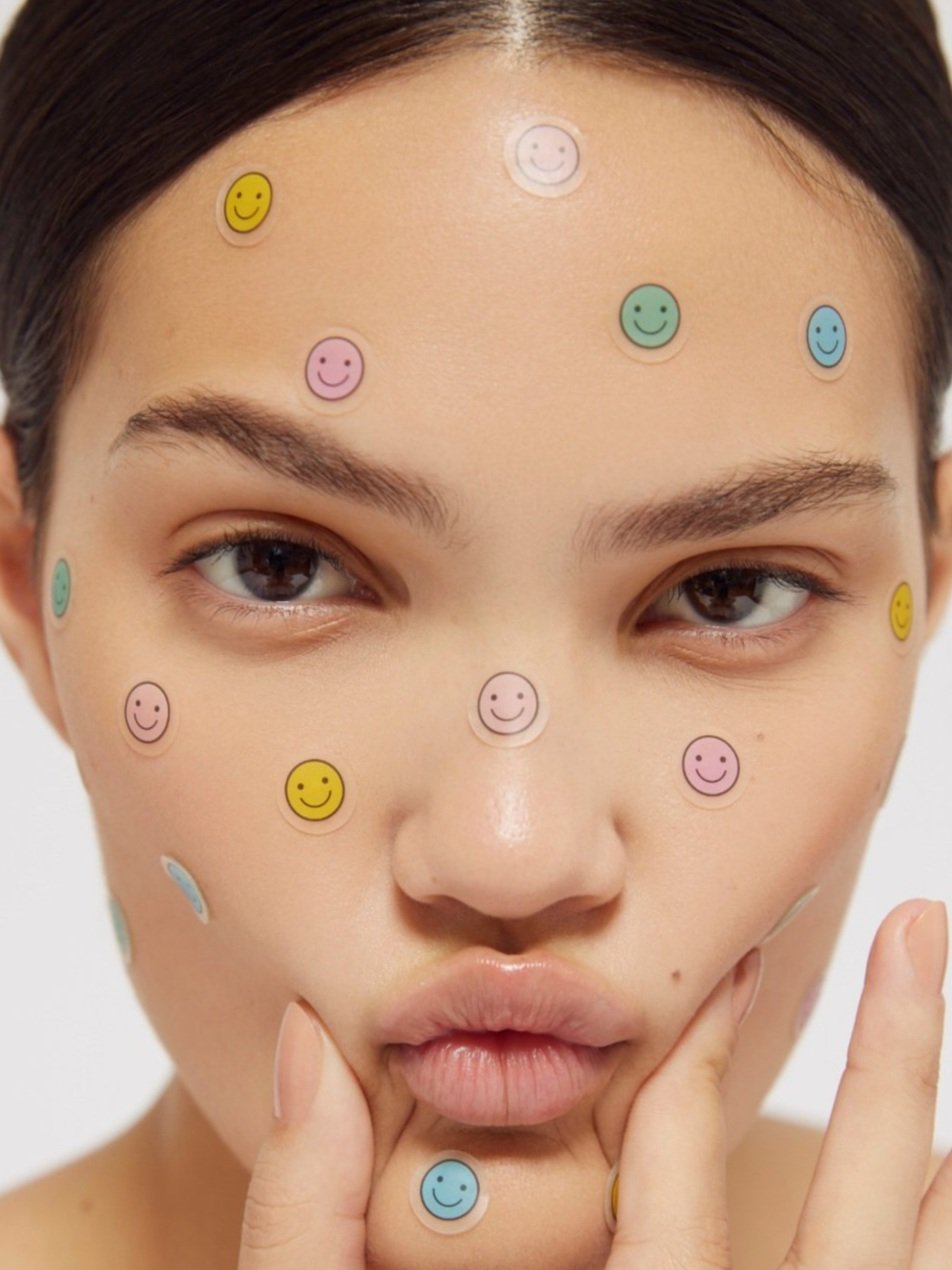 The best super cute smiley face pimple patches for acne prone skin. Get rid of blemishes and breakouts with hydrocolloid and 1% salicylic acid. Restored skincare