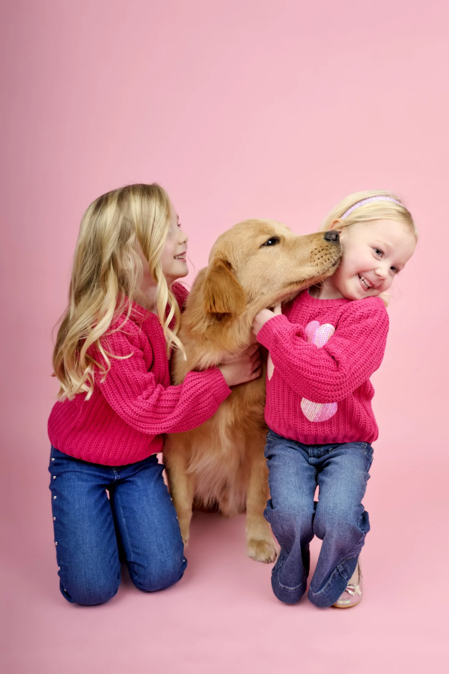 Golden-Retriever-Puppy-kisses-human-siblings-pink-dog-photo-shoot-minneapolis.jpg