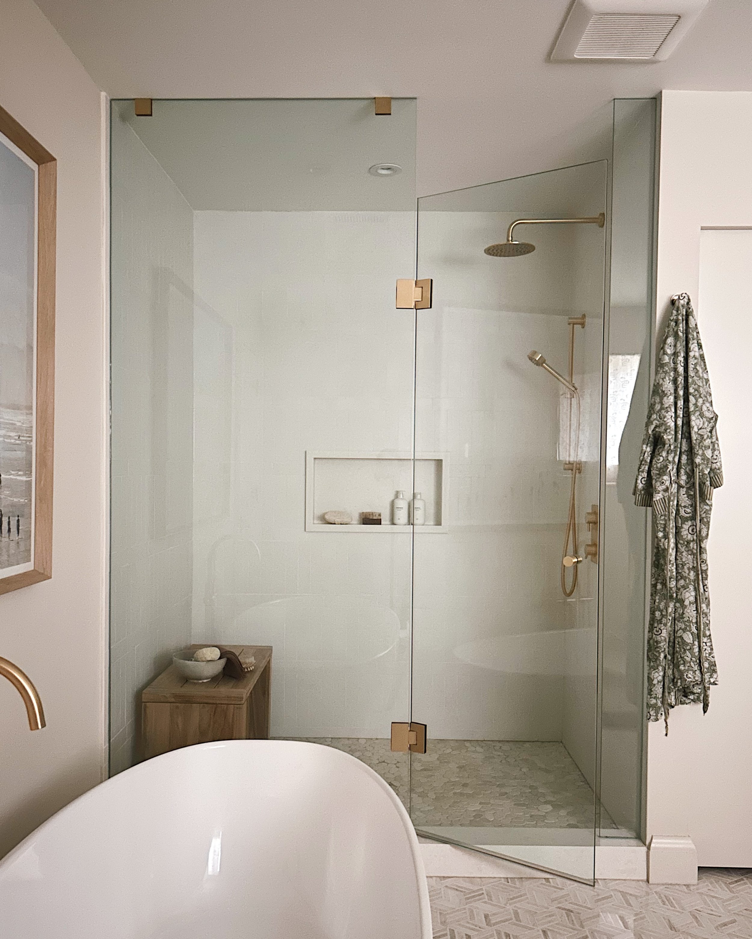 Bathroom design, white oak vanity, double vanity, marble tile, brass faucet, white subway tile