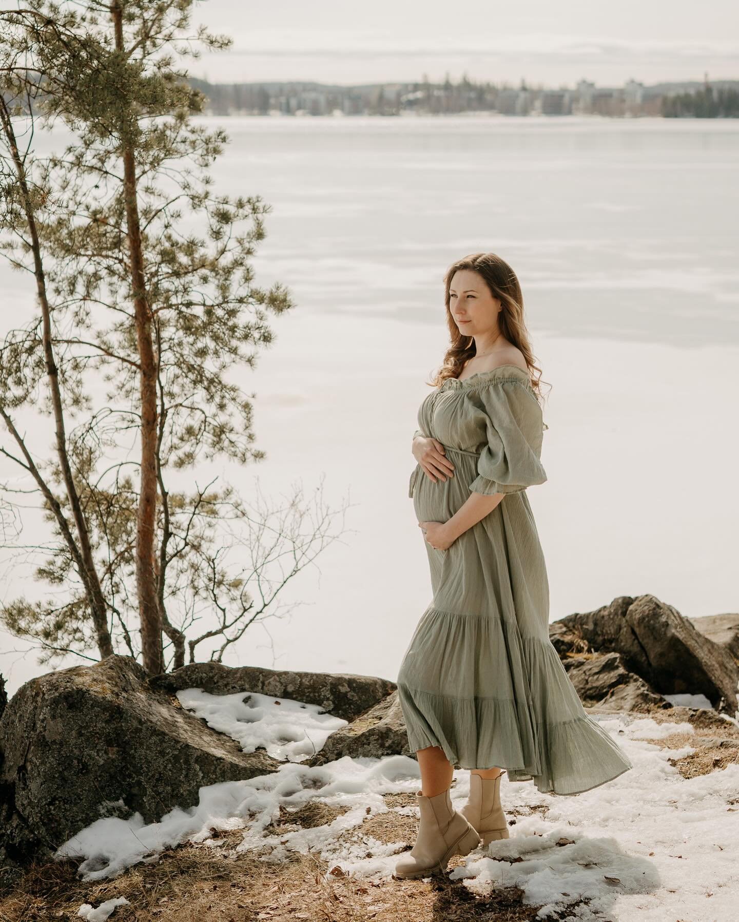 Muutama t&auml;rppi odotuskuvaukseen:

📍 Odotuskuvaus toteutetaan usein raskausviikolla 30-34, mutta miss&auml; kohtaa raskautta vain on mahdollista ikuistaa odotusaika kuviin.

📍Ajankohtaan vaikuttaa esimerkiksi omat toiveet siit&auml; miss&auml; 