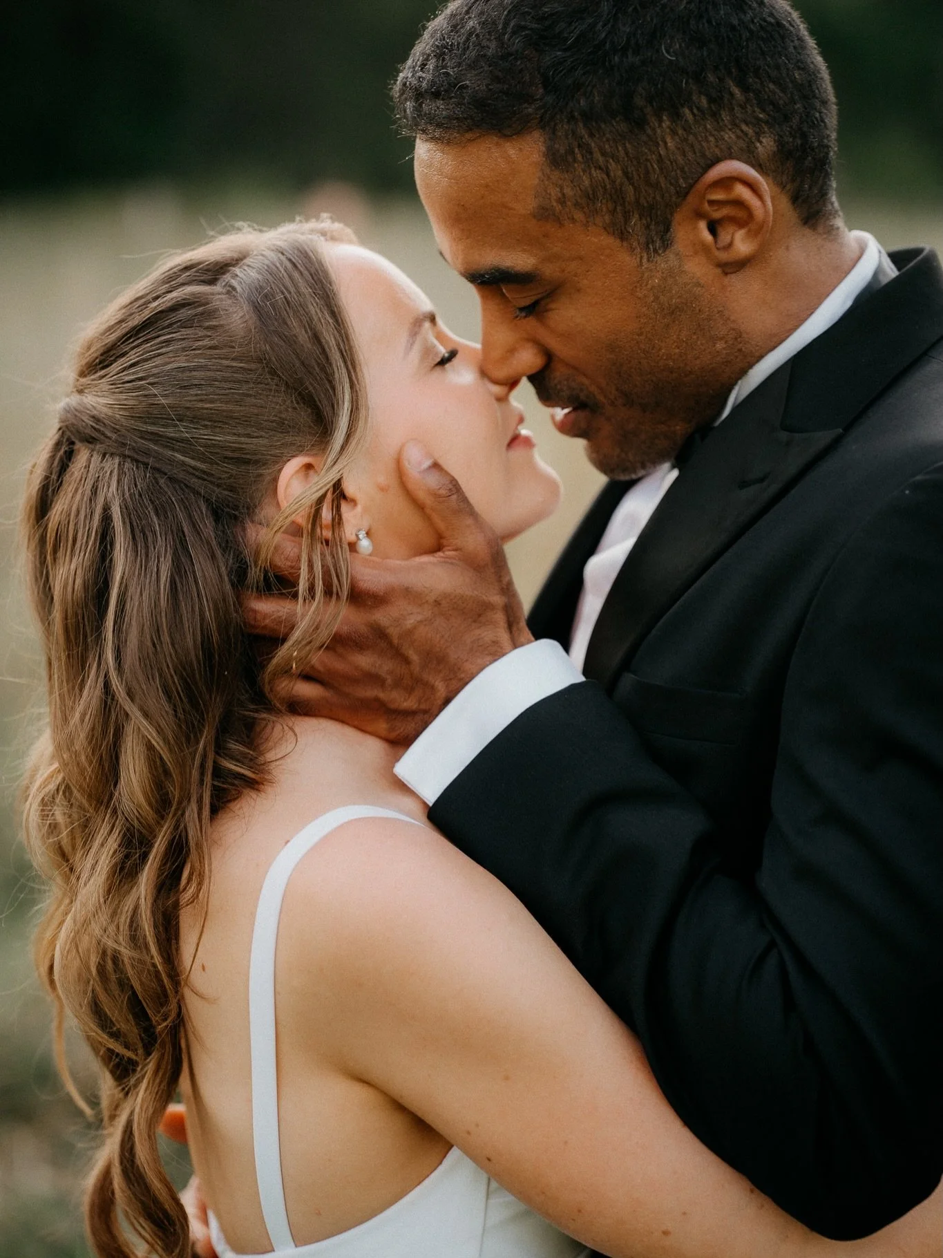 Iik ja k&auml;&auml;k miten innoissani oon joka kerta, aina ja edelleen, kun h&auml;&auml;pari buukkaa mut ikuistamaan h&auml;&auml;p&auml;iv&auml;&auml;ns&auml;! Se on aina suuri ilo ja kunnia ja saa mut hihkumaan!🤩💥🔥💃🏻

H&auml;&auml;kuvaus on 