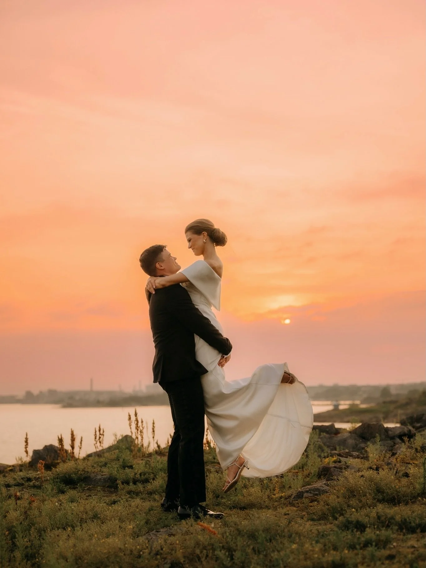 Ihan mielet&ouml;n kiitos hurjasta m&auml;&auml;r&auml;st&auml; onnitteluja Vuoden H&auml;&auml;kuvaaja 2026 -kilpailun voitosta! 💞

Jokainen viesti ja kommentti l&auml;mmitti syd&auml;nt&auml; ja ilahdutti suuresti! Oli my&ouml;s superihana huomata