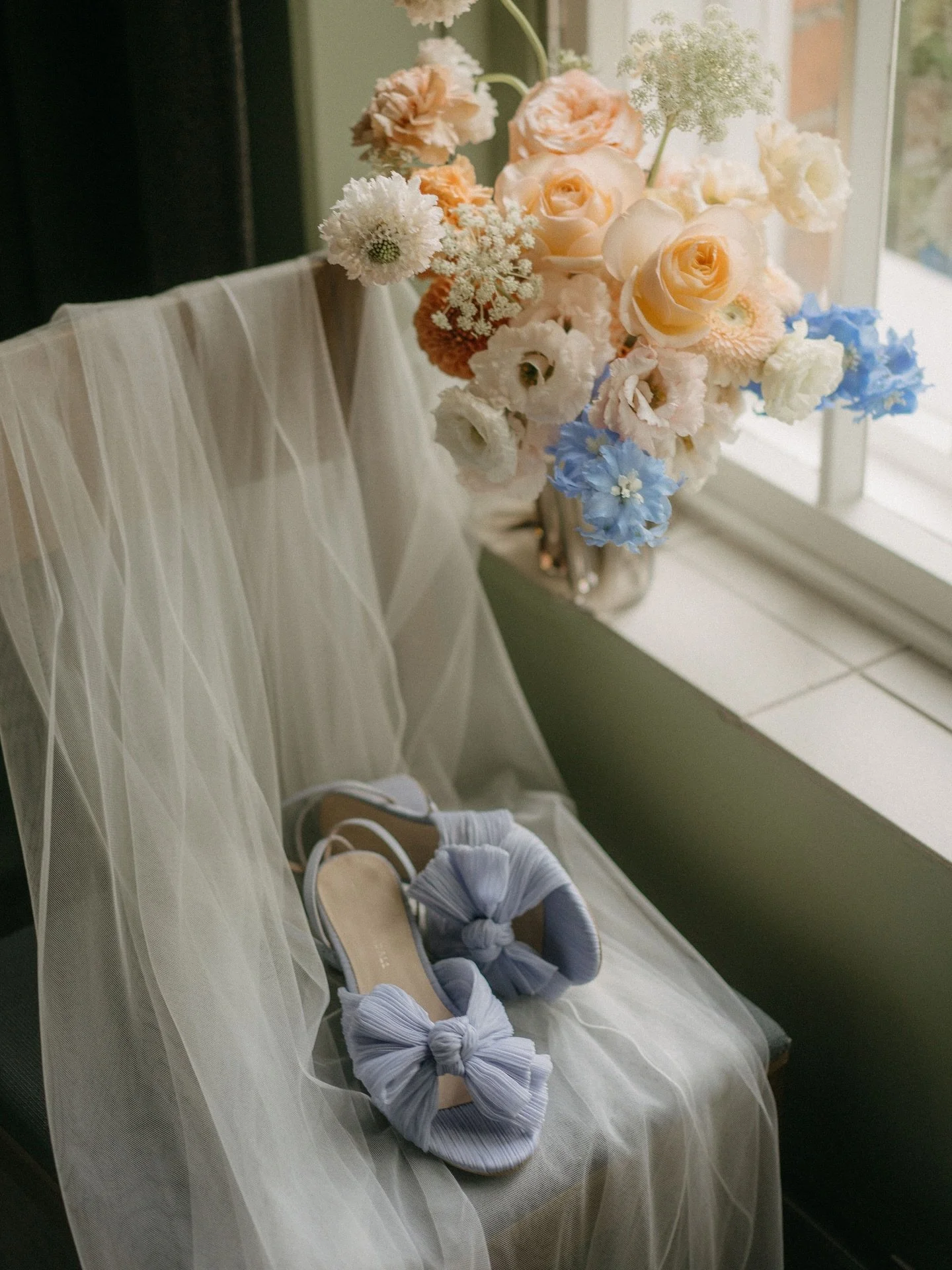 H&auml;&auml;p&auml;iv&auml;n yksityiskohdat ovat huolella mietittyj&auml; ja ansaitsee tulla ikuistetuksi kaikkien ainutlaatuisten hetkien ja t&auml;rkeiden ihmisten lis&auml;ksi 💍💐

#lottapolviander #fiskarsinruukki #mustasali #syysh&auml;&auml;t