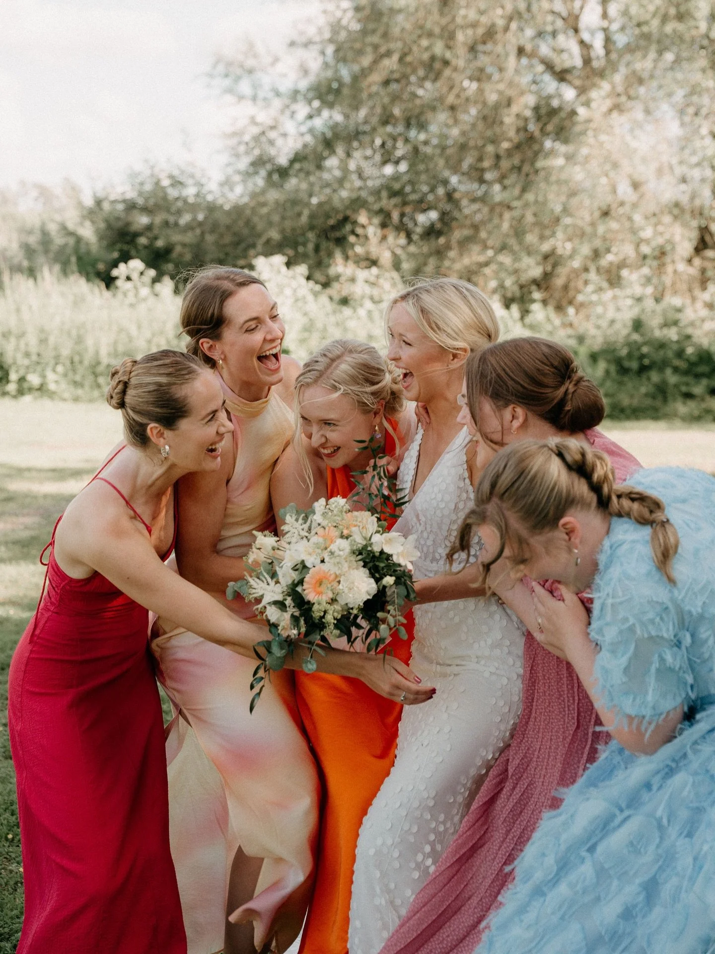 Pieni kuvakooste huikeista 70&rsquo;s Disco -teemaisista, v&auml;ri&auml;, s&auml;ihkett&auml; ja suuria tunteita kuplineesta h&auml;&auml;p&auml;iv&auml;st&auml; Leineperin ruukista! 🪩🌸🎼🌼

#teemah&auml;&auml;t #70sdiscoparty #h&auml;&auml;kuvaaj