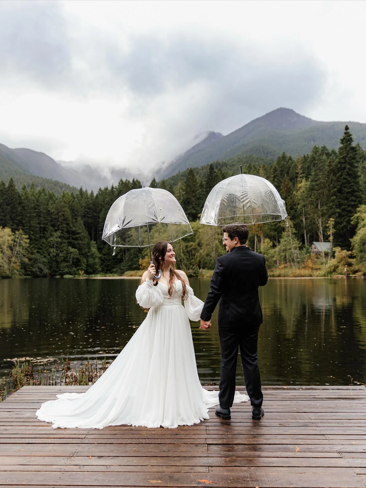 AHHH someone take us back!!😍

Port Angeles, WA at just a regular Airbnb 🫠

We got this question a lot at the expo. YES, WE TRAVEL!!!! We love to explore new cities and states so if you&rsquo;re planning a wedding in Nashville or across the country 