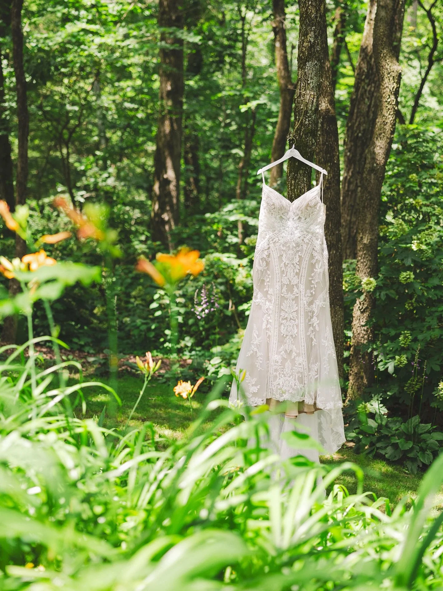 Everyone loves some ✨details✨

Here&rsquo;s some of what we capture in our first 30 minutes of shooting on your wedding day! The dress, the flat lay, the rings 💍 we love to be creative and give you plenty of options for your wedding gallery! No gate