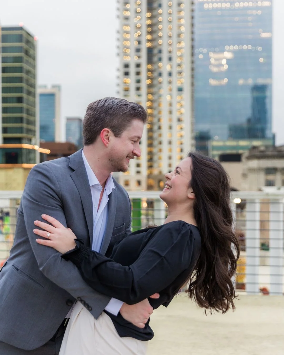 A sunrise engagement session in downtown Nashville 🌅

Quiet streets, soft light, and a slow start to the day together. There is something special about choosing the calm before the city wakes up.