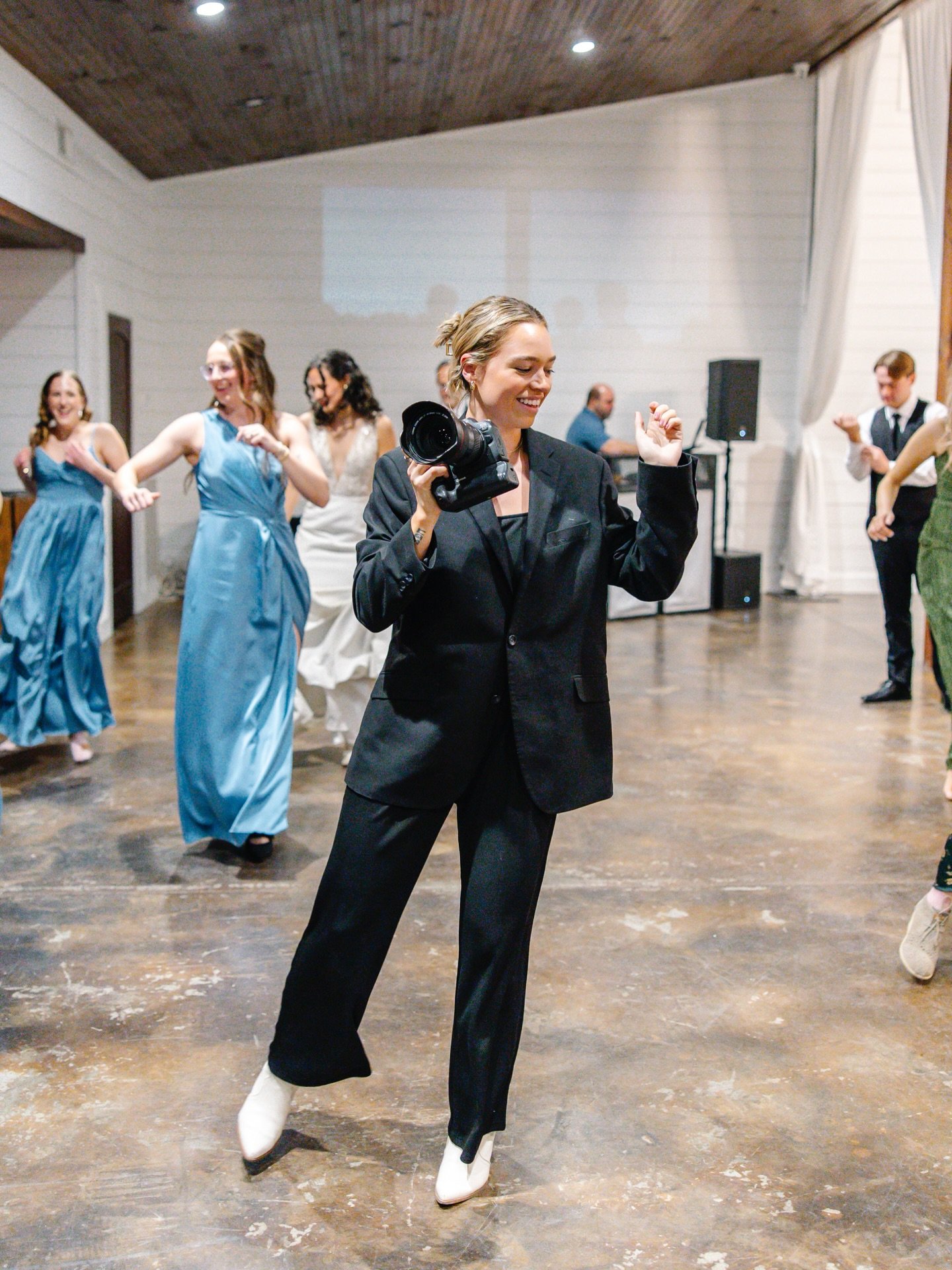 Get you a photography team that&rsquo;s down for the hang 😎📸