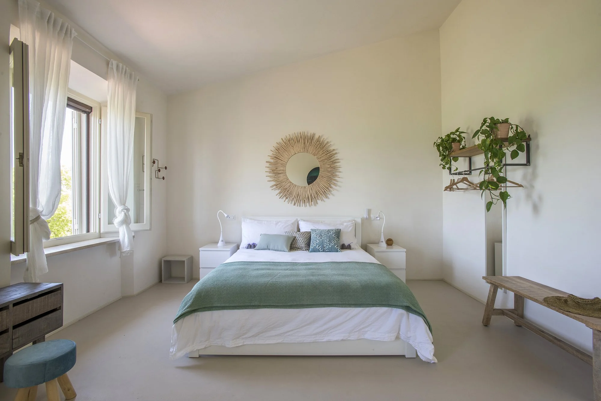 marsy3 green room wide bed .jpg