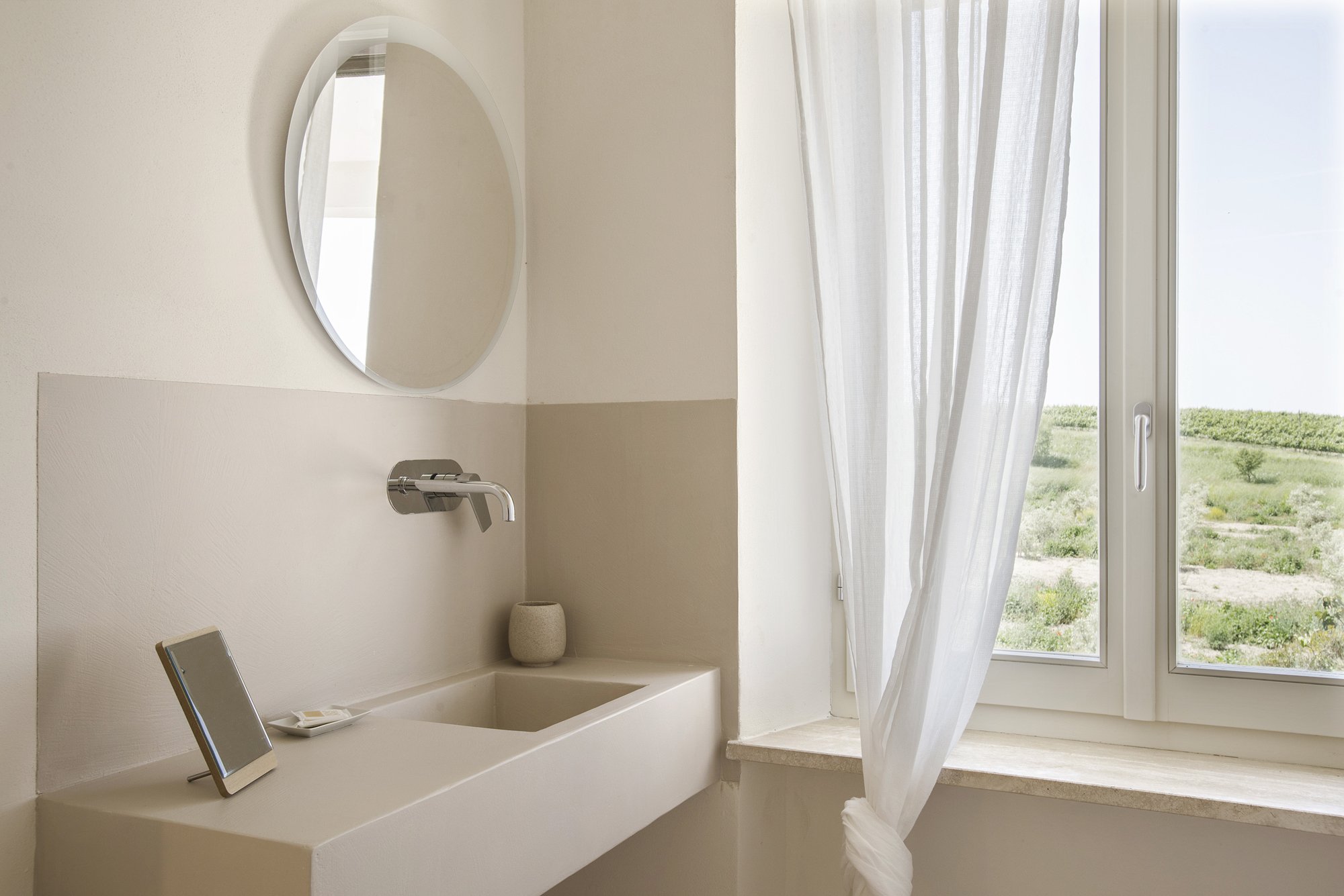 bathroom pink room .jpg