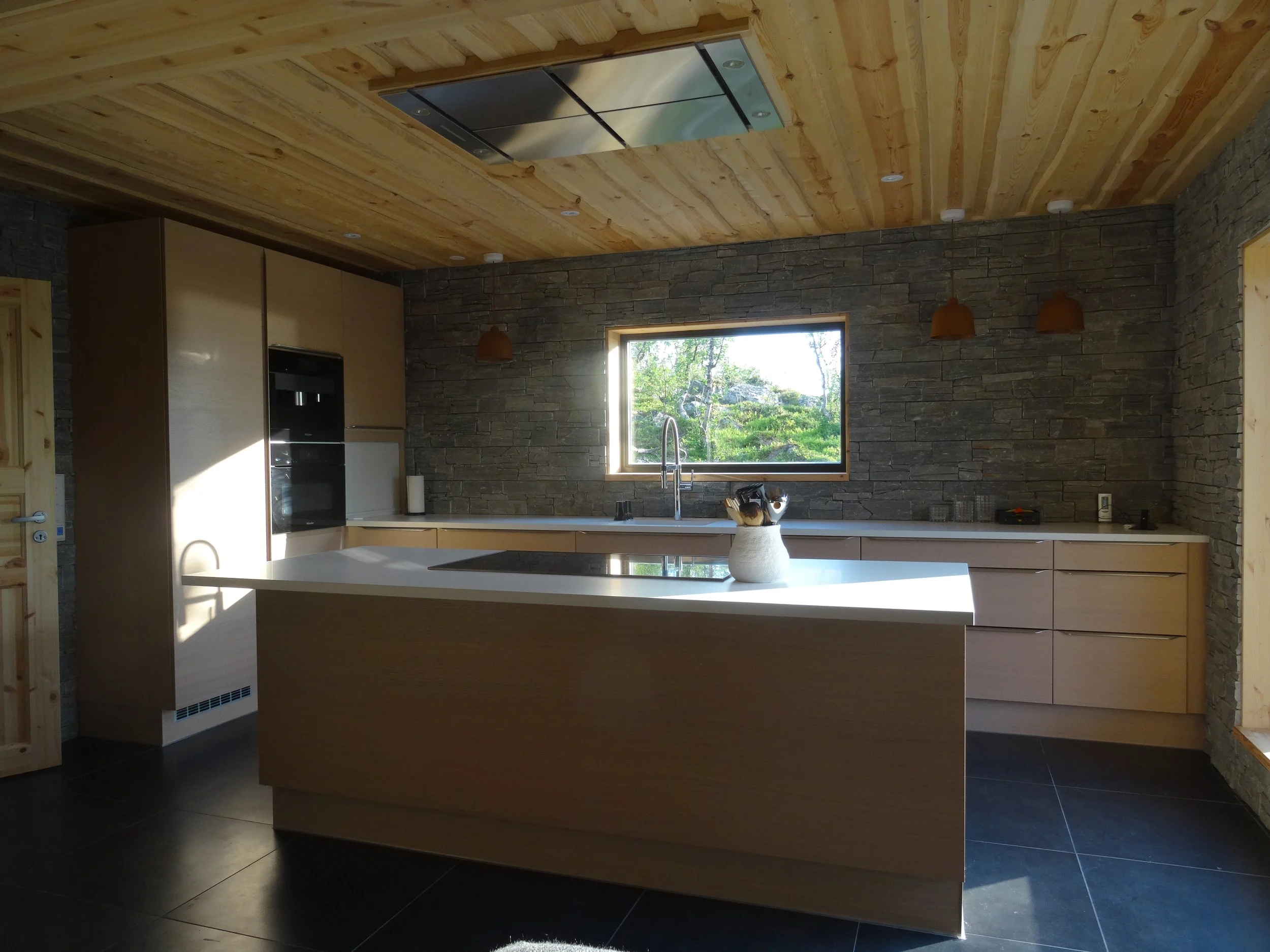 Kilpisjärvi suvila juurdeehitus, ehituse peatöövõtt võtmed kätte,  interjöör